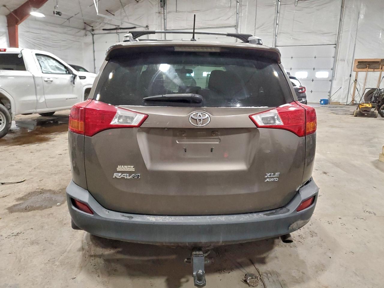 2013 TOYOTA RAV4 XLE photo 11