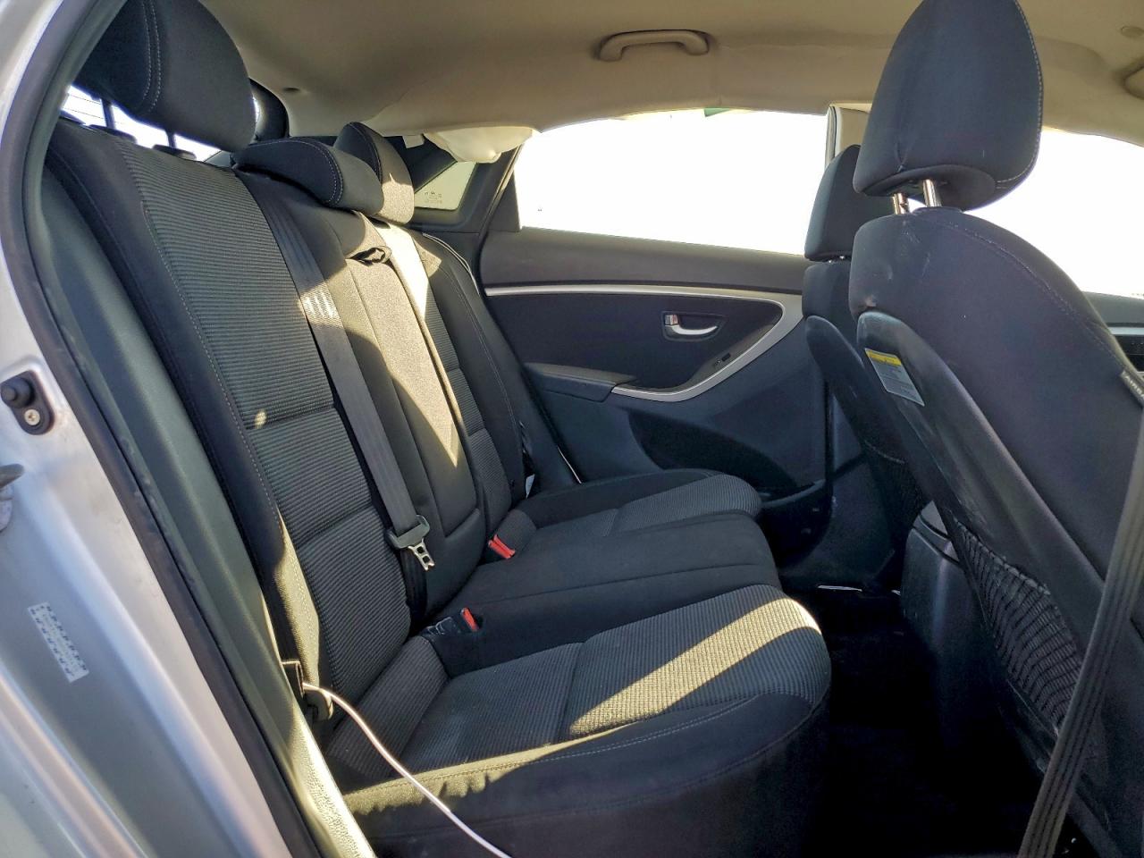 2016 HYUNDAI ELANTRA GT photo 19