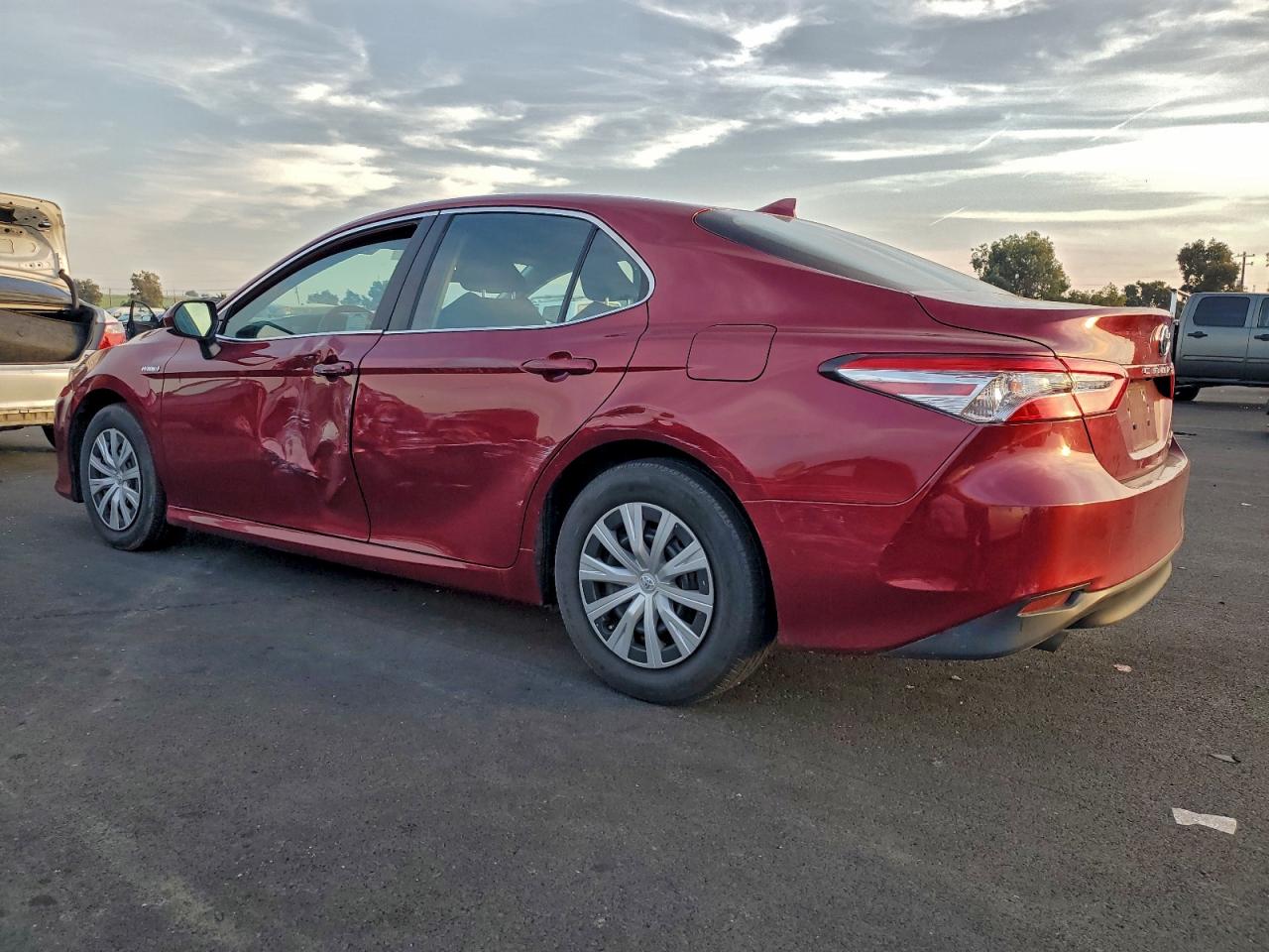 2020 TOYOTA CAMRY LE photo 2