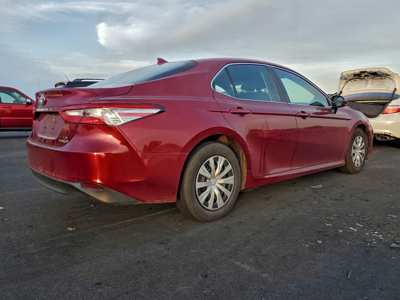 2020 TOYOTA CAMRY LE photo 3