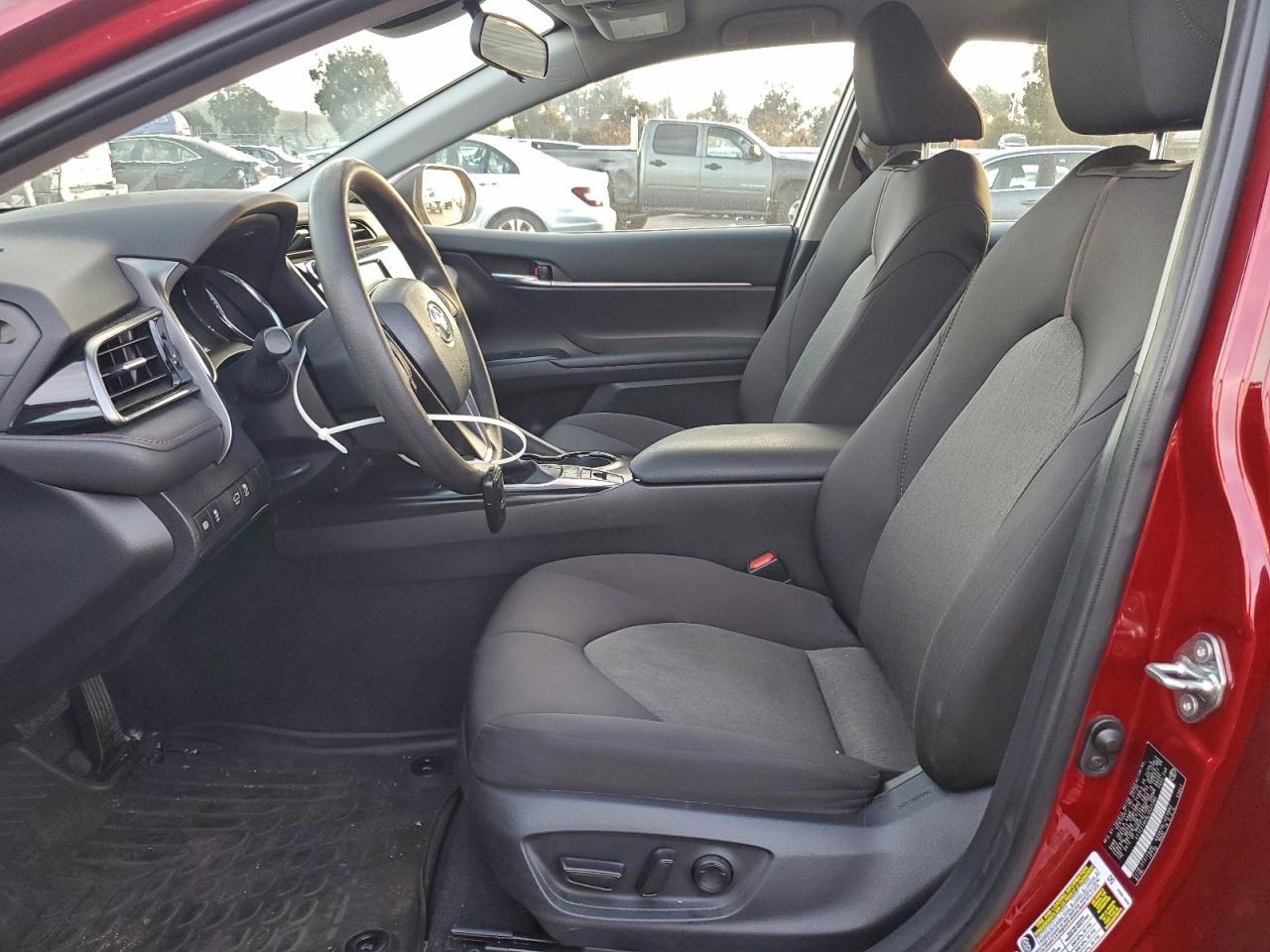 2020 TOYOTA CAMRY LE photo 7