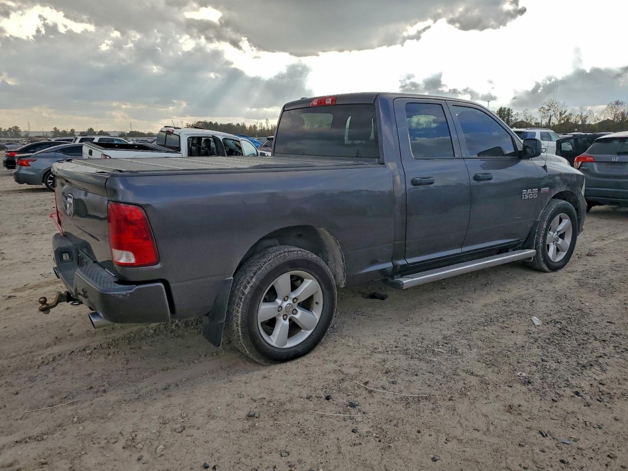 2015 RAM 1500 ST photo 3