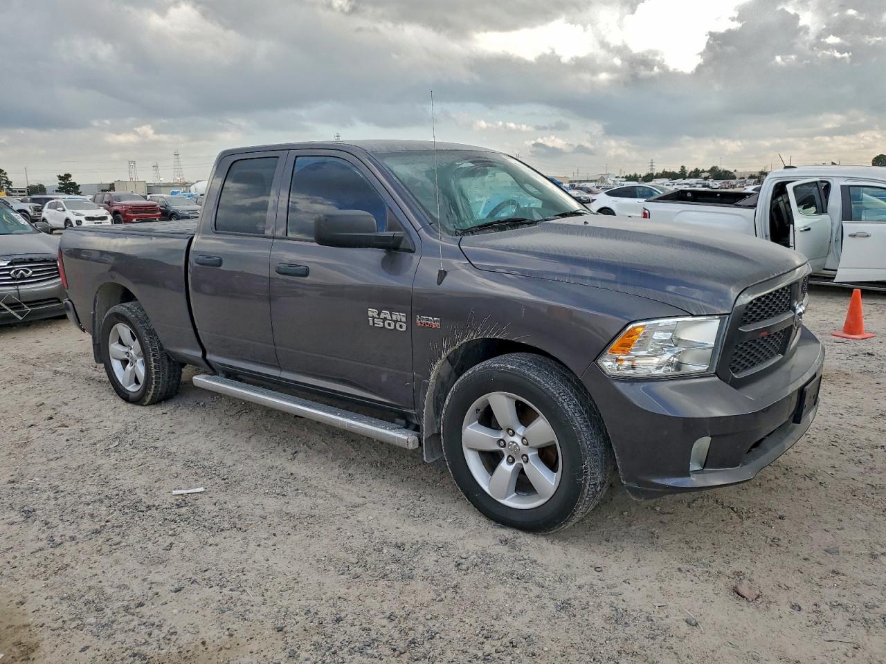 2015 RAM 1500 ST photo 4