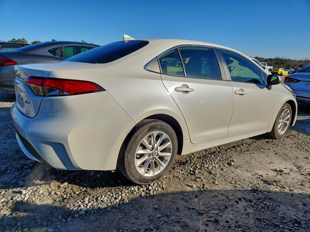 2020 TOYOTA COROLLA XLE photo 3