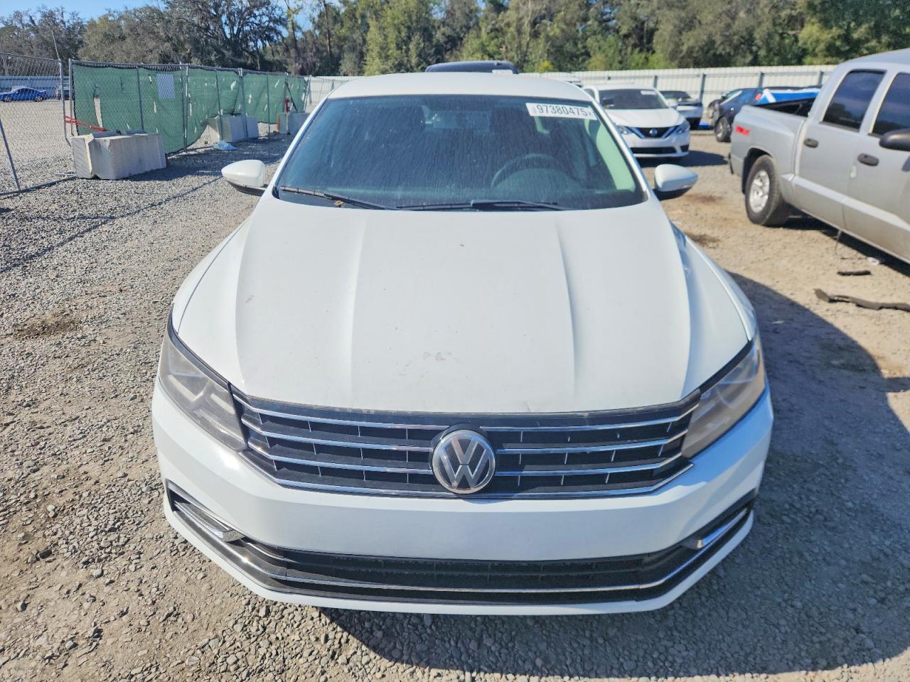 2017 VOLKSWAGEN PASSAT S photo 5