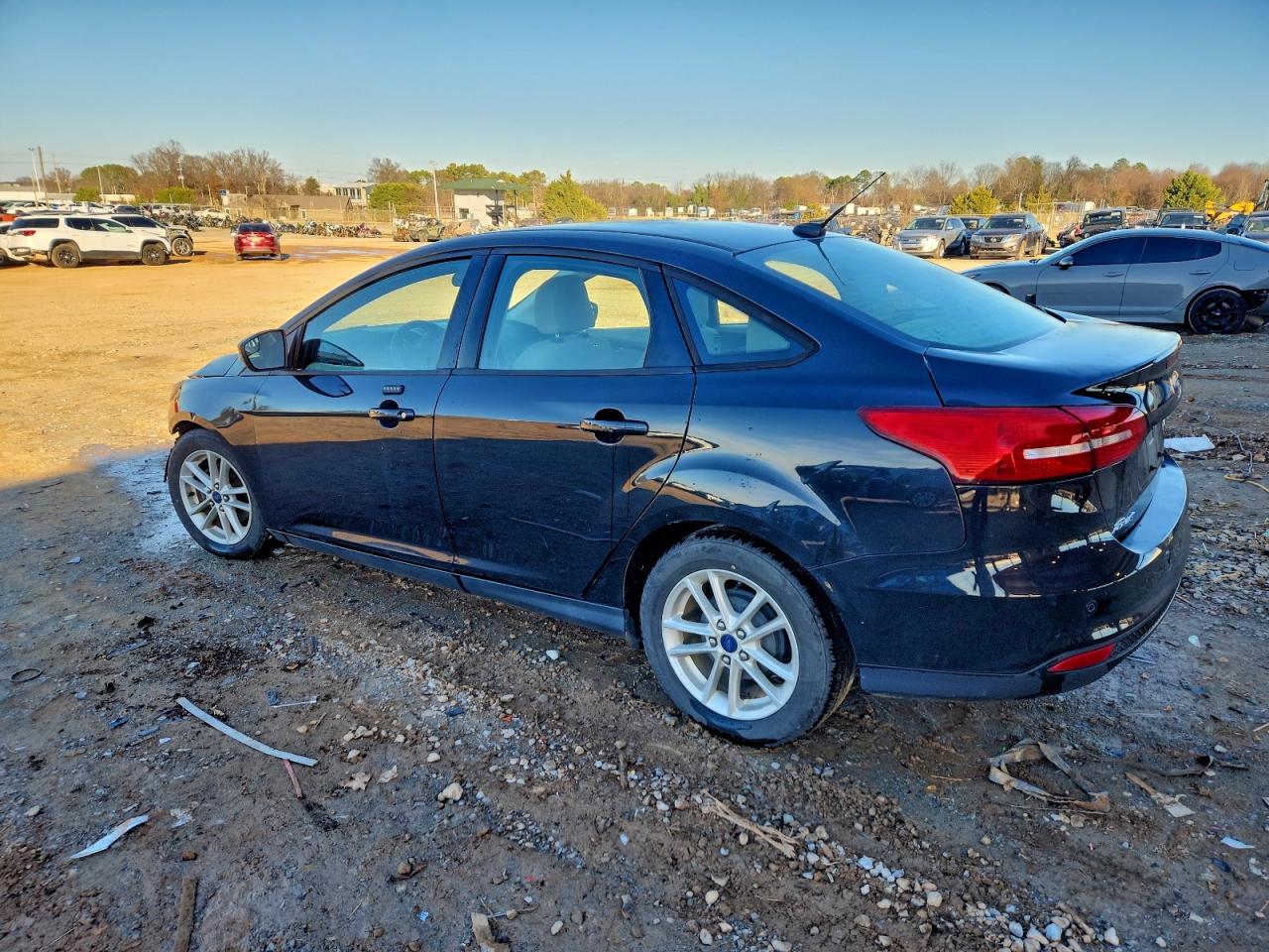 2015 FORD FOCUS SE photo 3