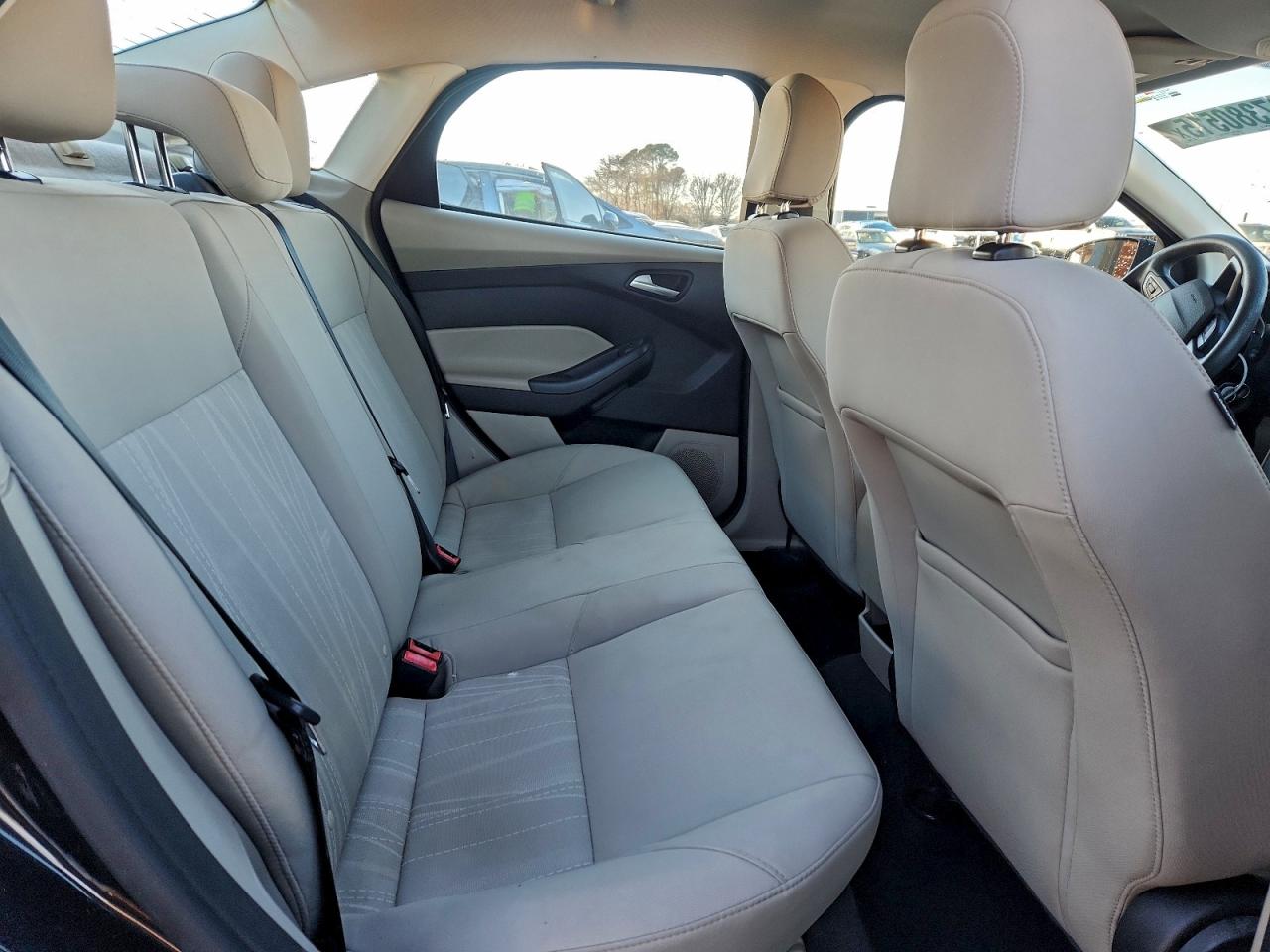 2015 FORD FOCUS SE photo 19