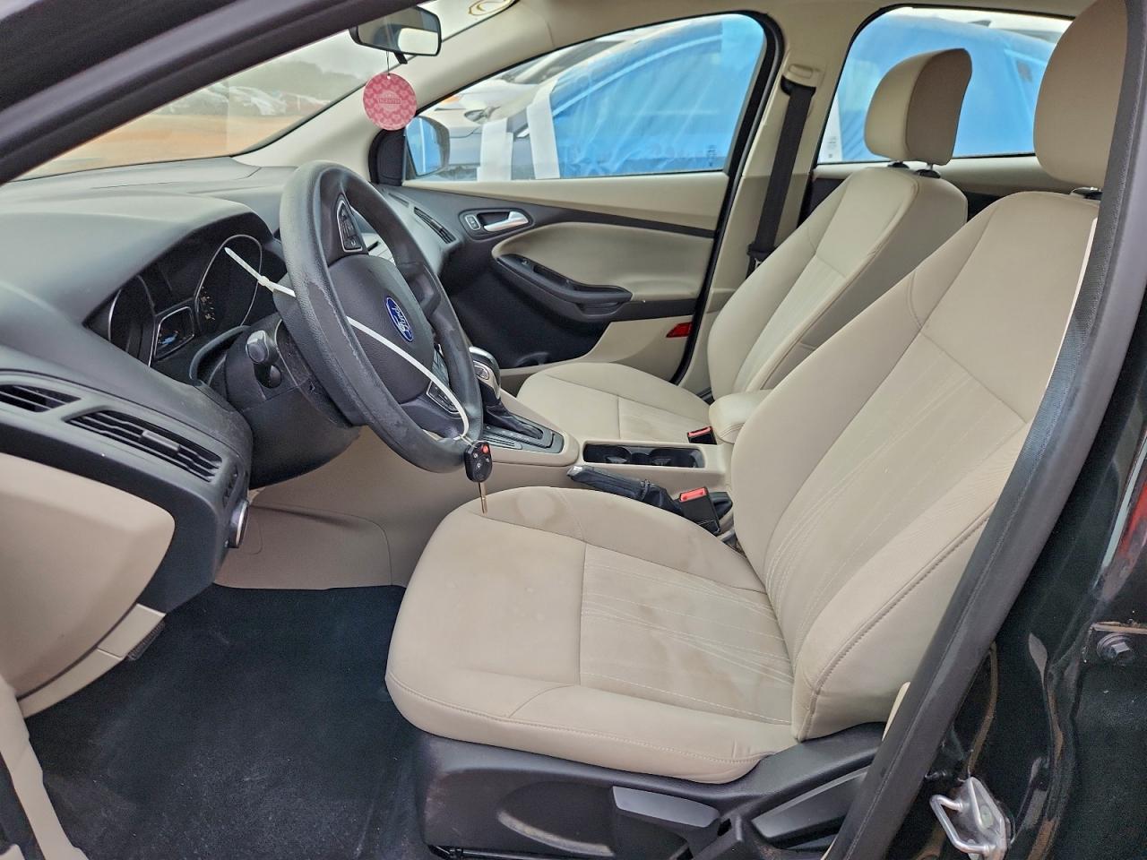 2015 FORD FOCUS SE photo 13