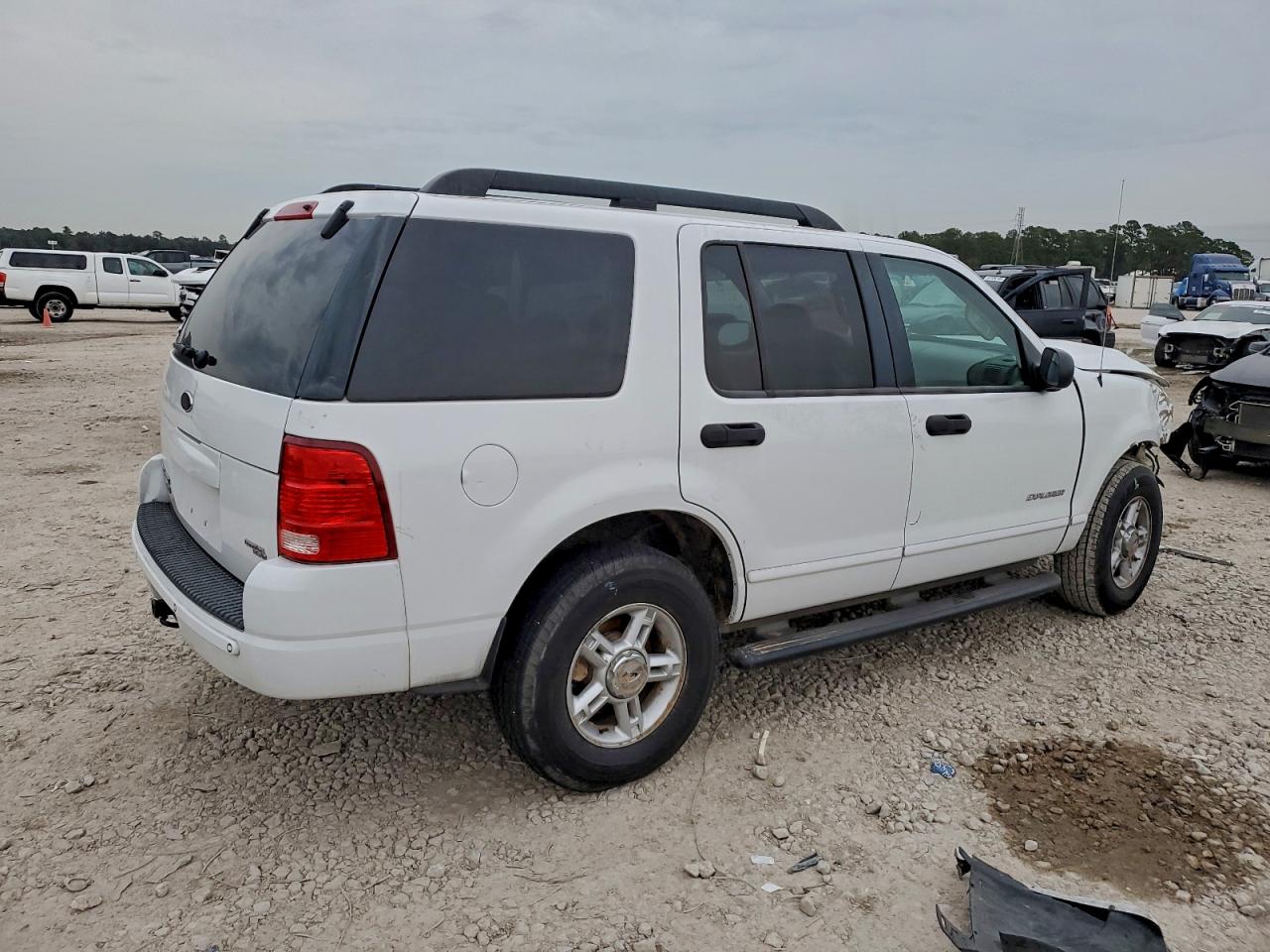 2005 FORD EXPLORER XLT photo 3