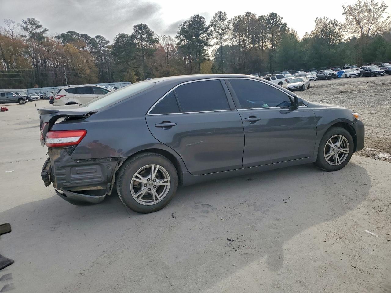 2010 TOYOTA CAMRY BASE photo 3