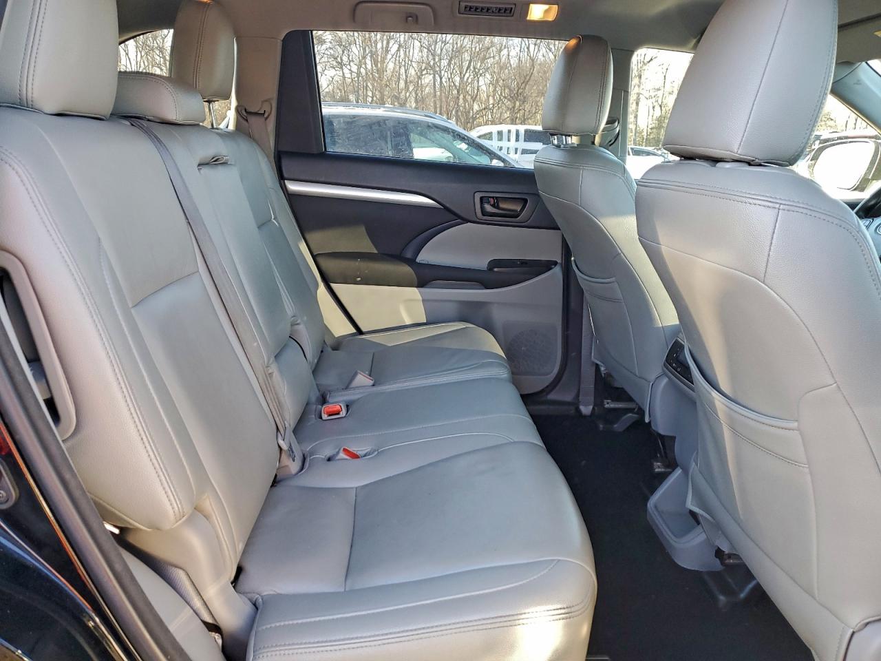 2018 TOYOTA HIGHLANDER LE photo 11