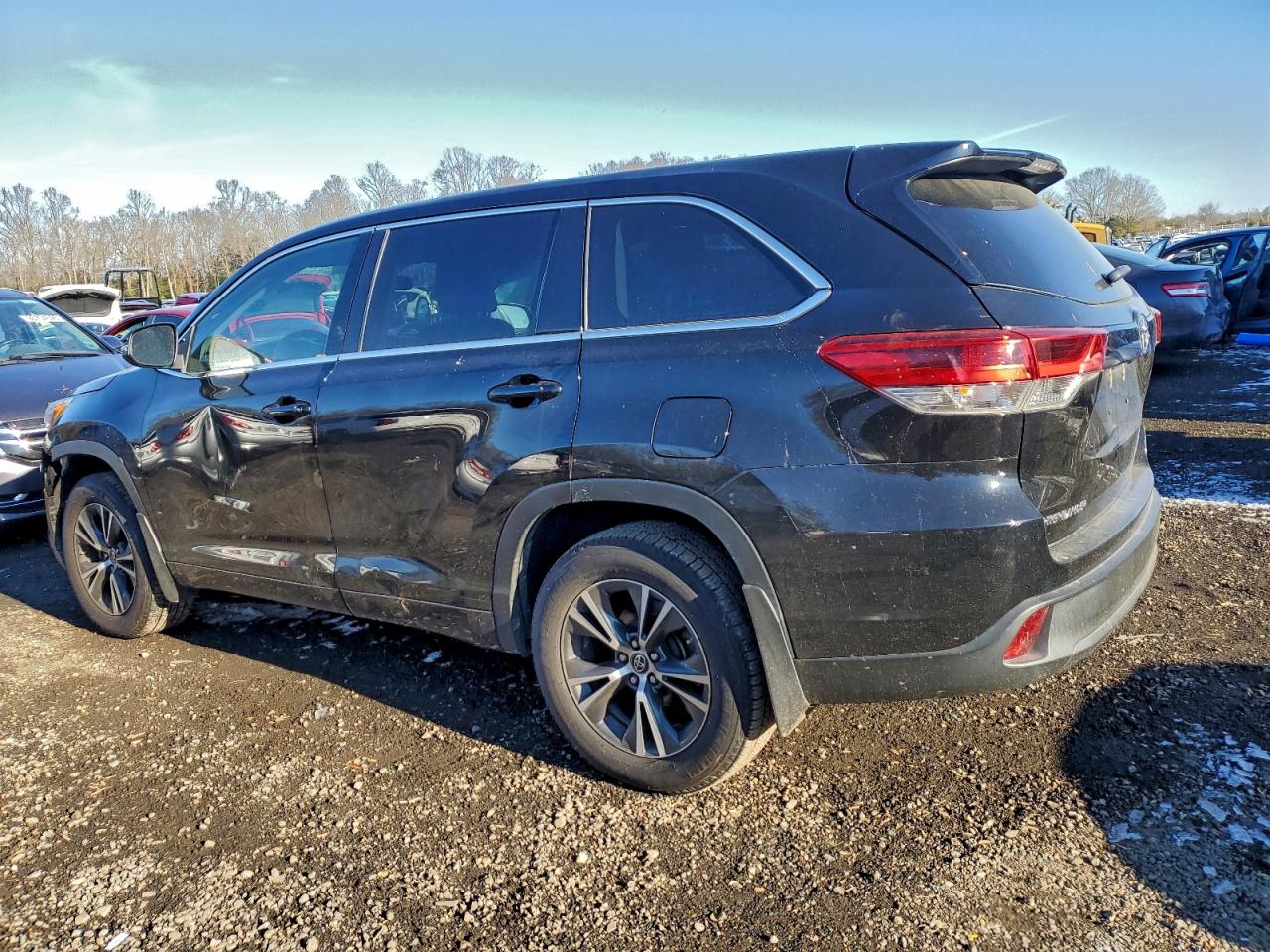 2018 TOYOTA HIGHLANDER LE photo 2