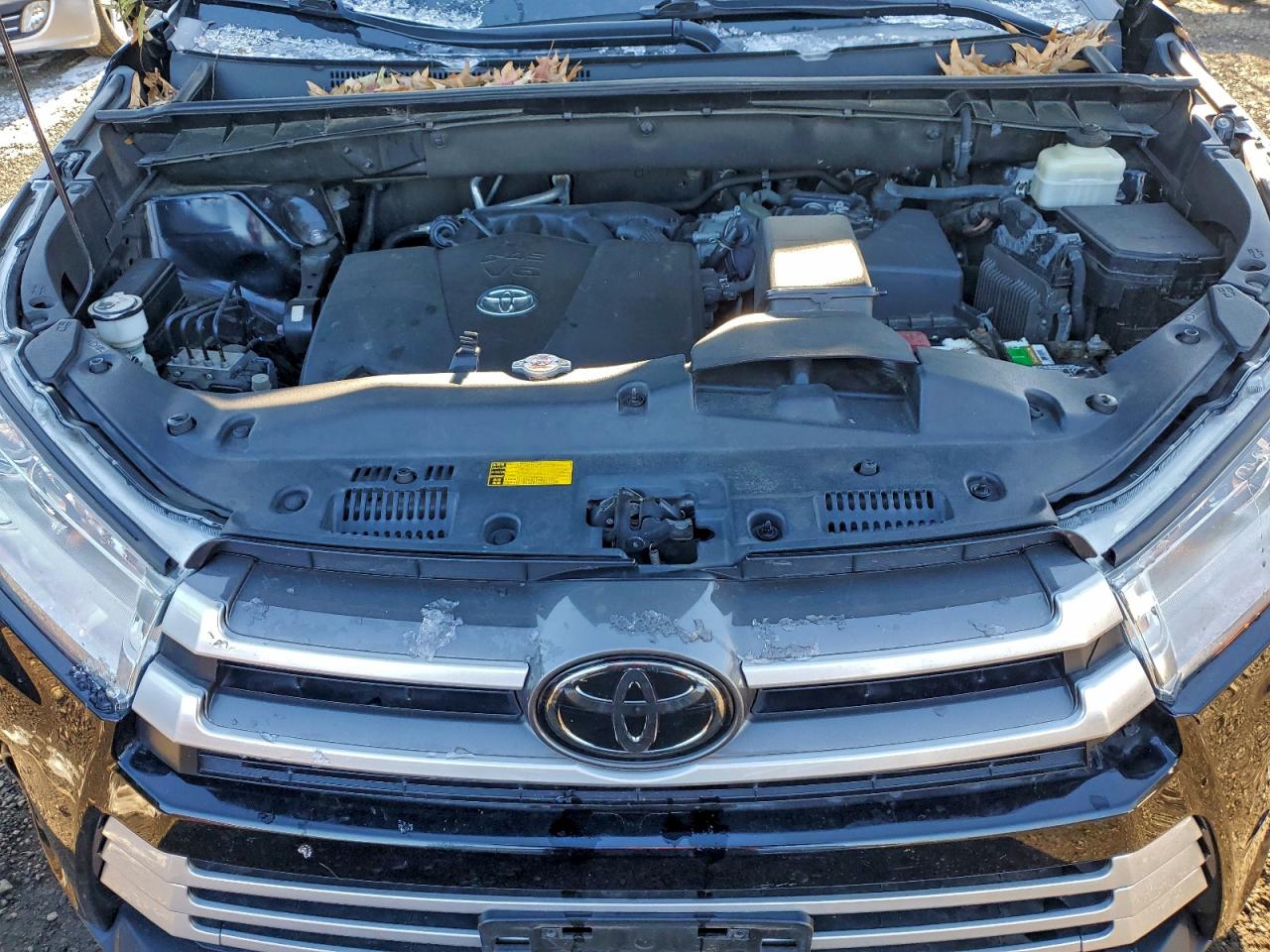 2018 TOYOTA HIGHLANDER LE photo 12