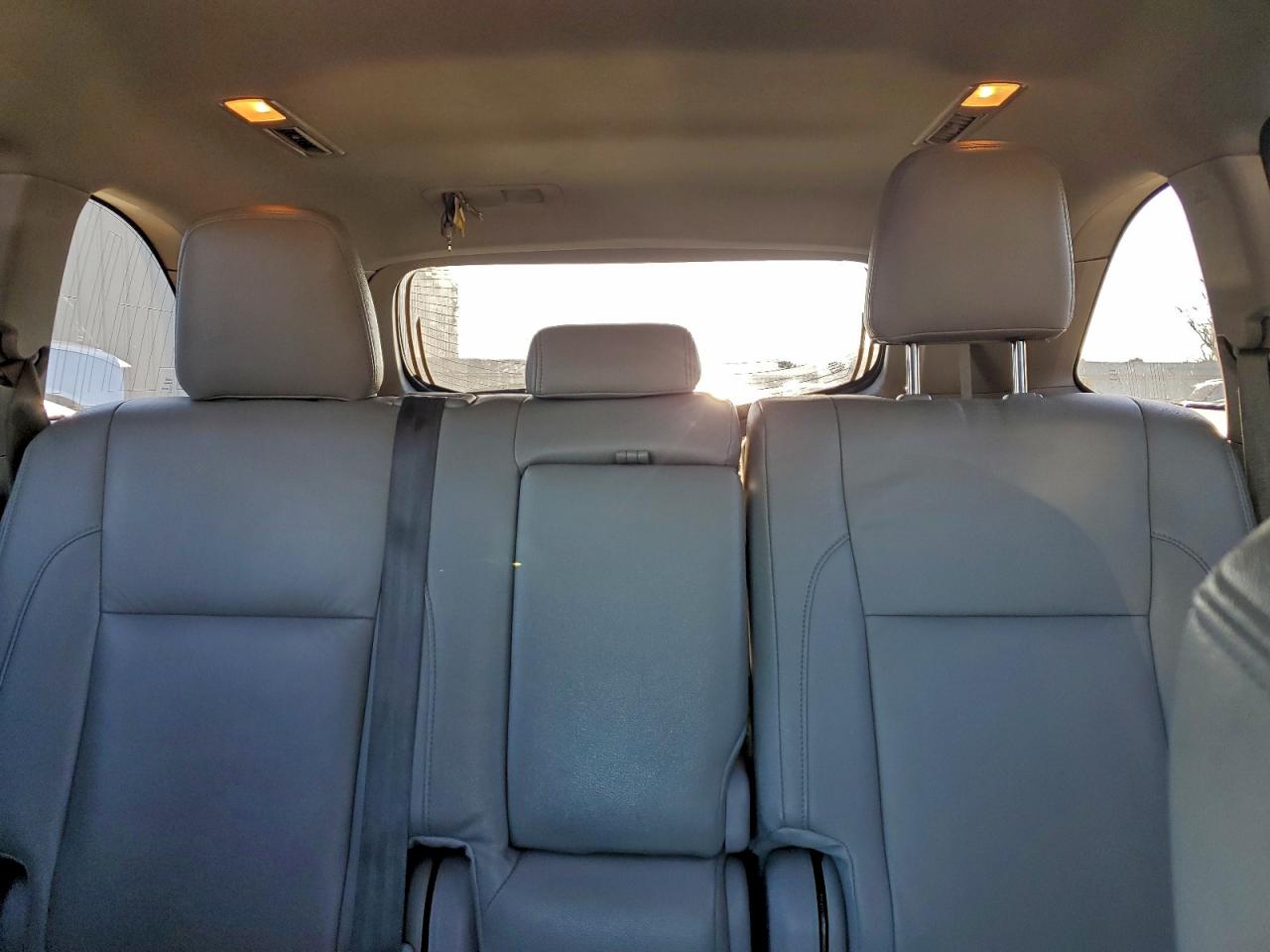 2018 TOYOTA HIGHLANDER LE photo 10