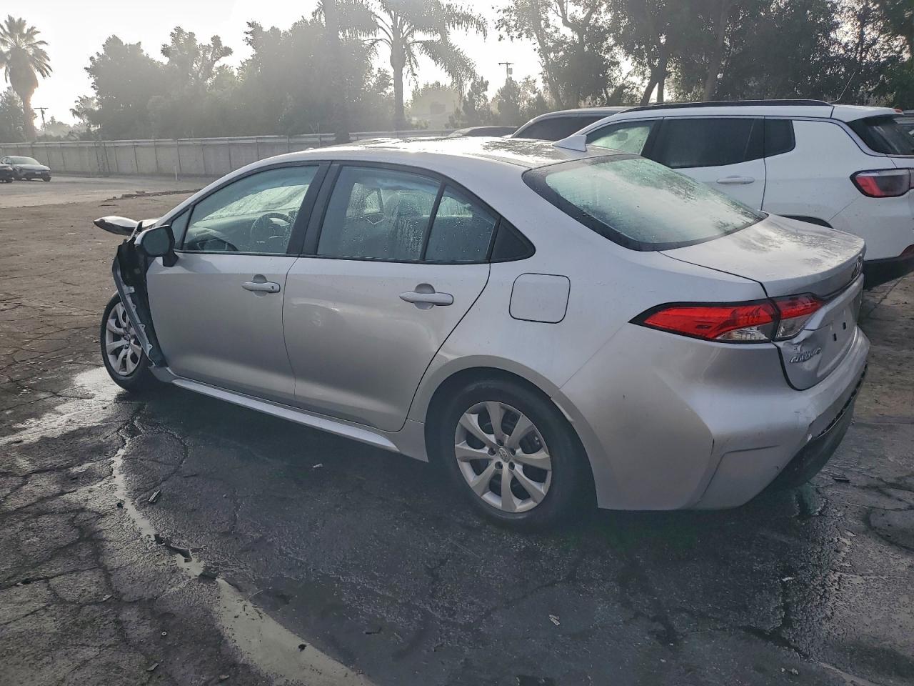 2025 TOYOTA COROLLA LE photo 3