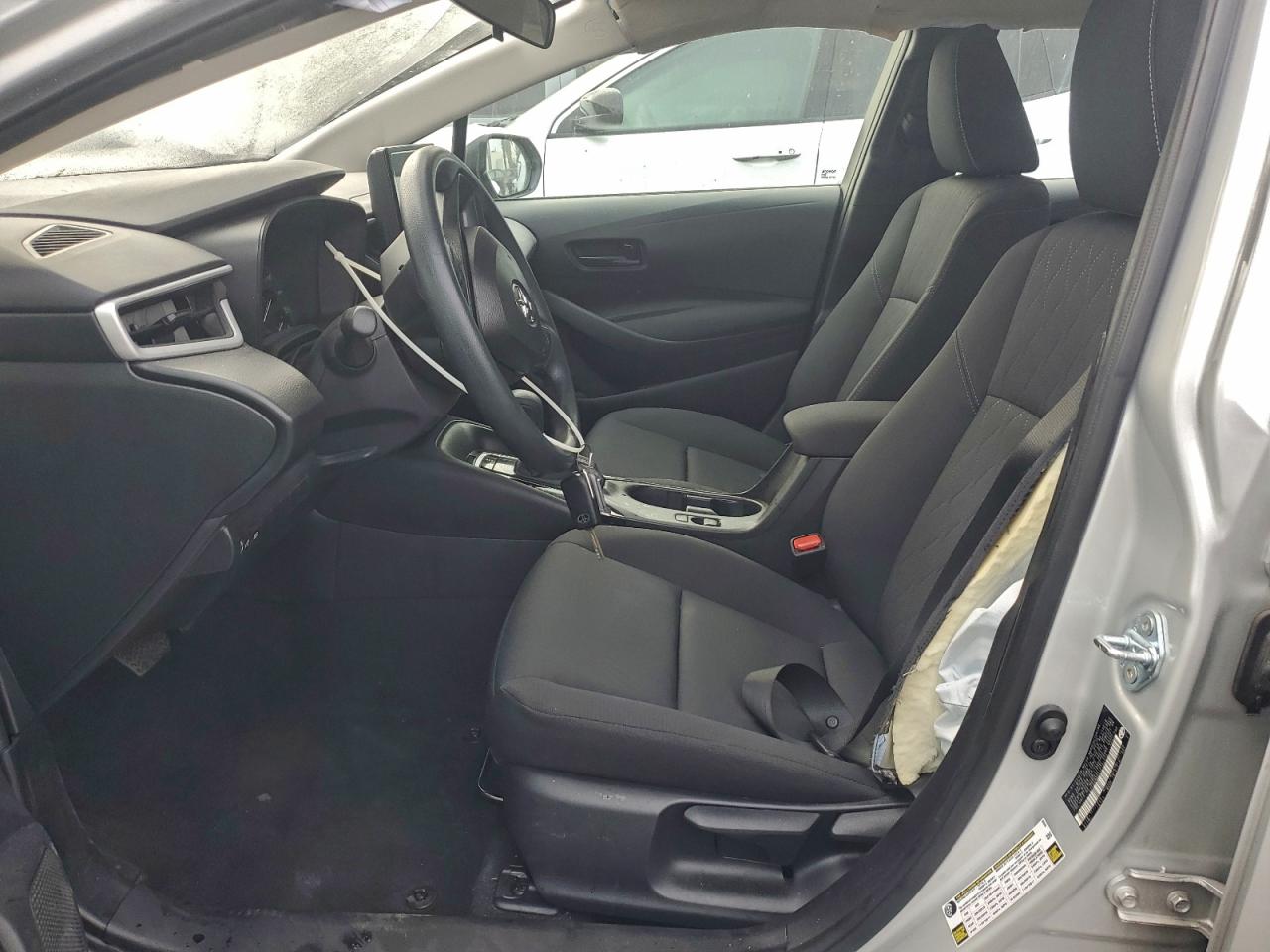 2025 TOYOTA COROLLA LE photo 13