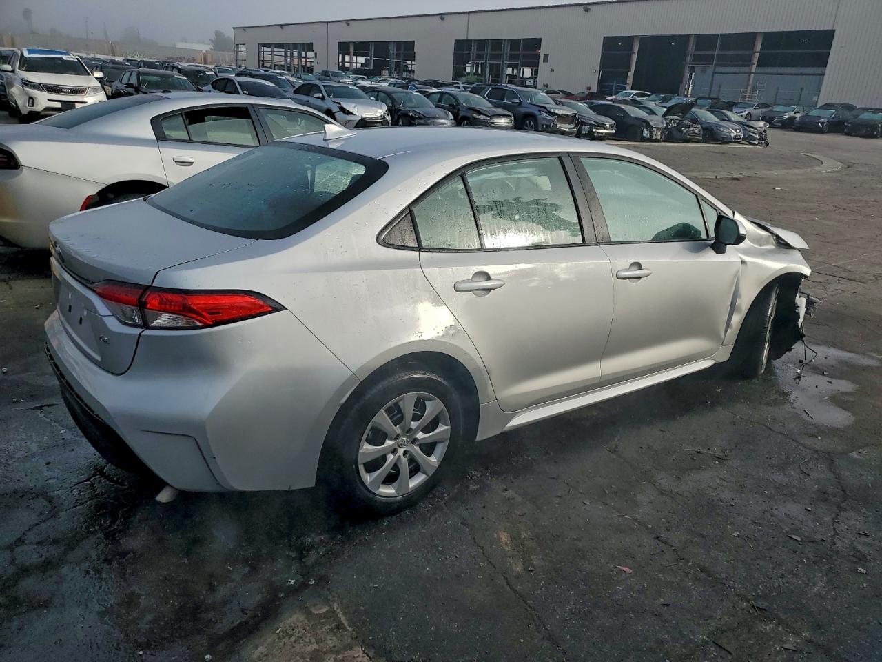 2025 TOYOTA COROLLA LE photo 5
