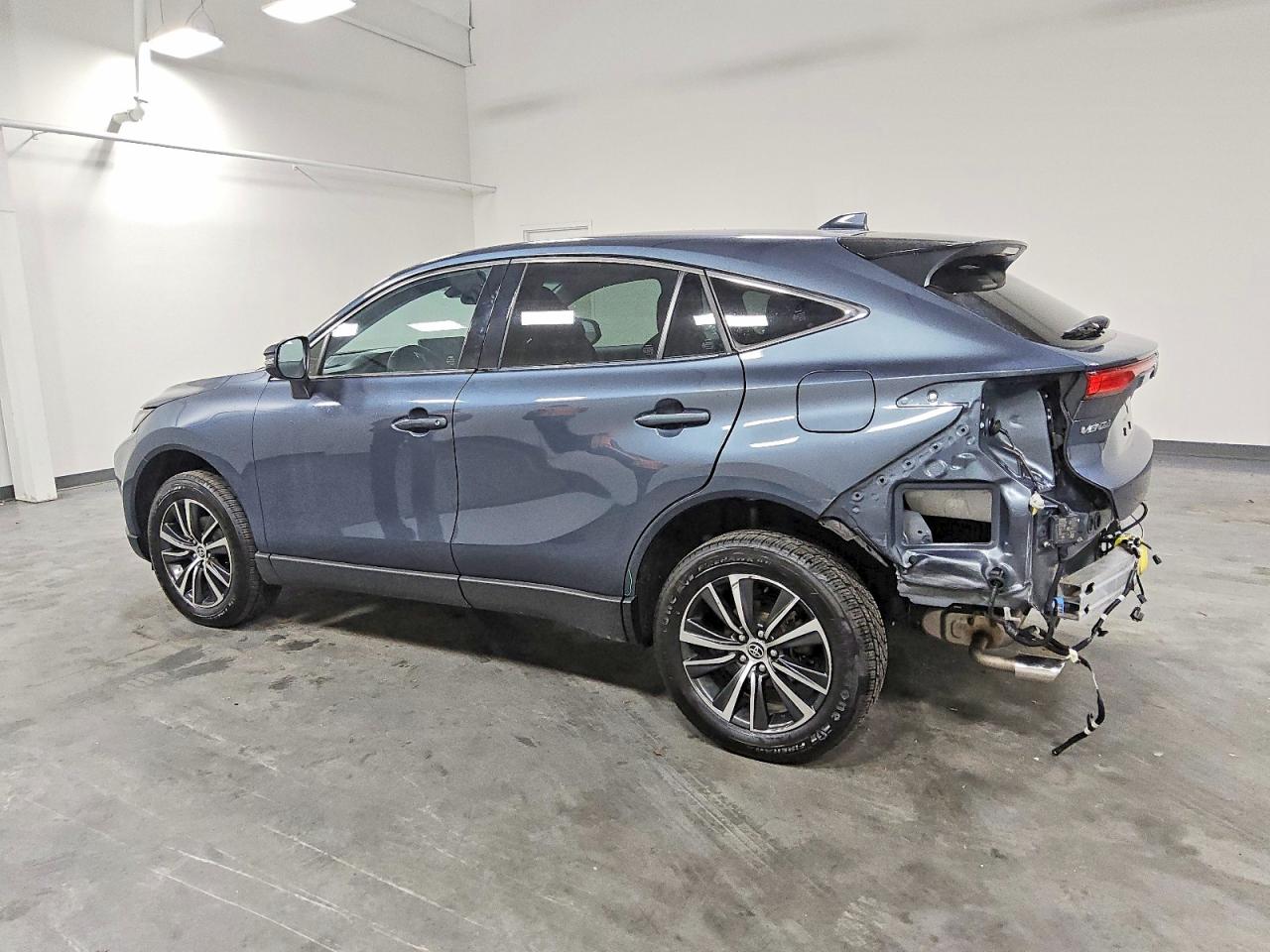 2024 TOYOTA VENZA LE photo 3