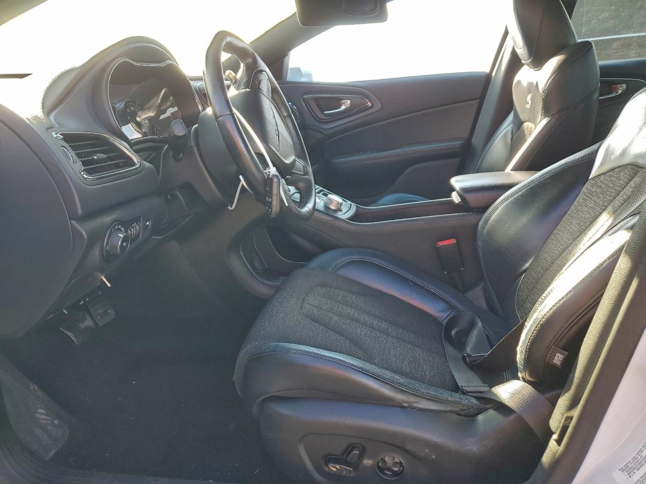 2015 CHRYSLER 200 S photo 7
