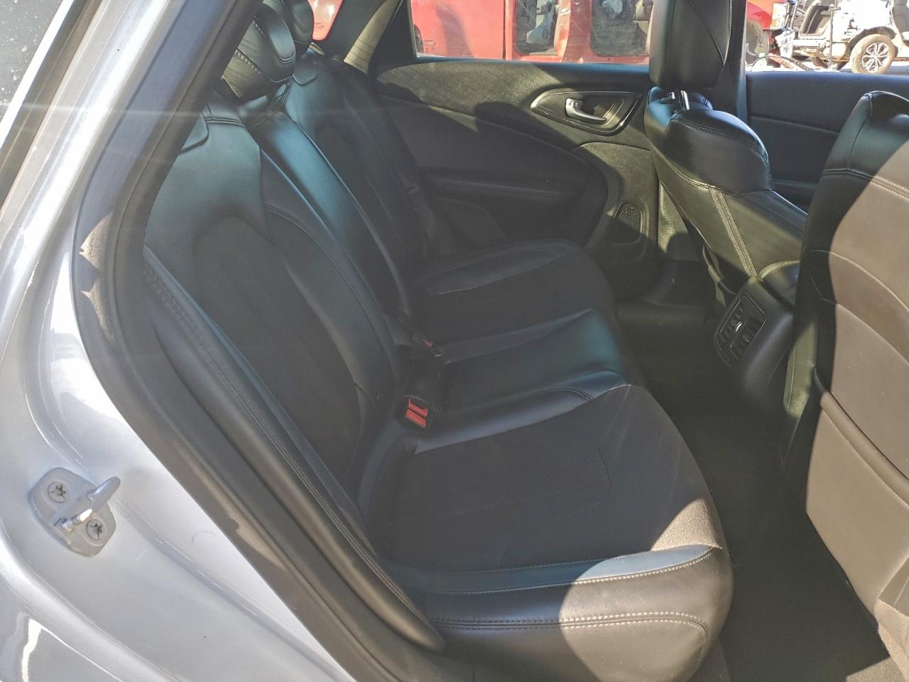 2015 CHRYSLER 200 S photo 10
