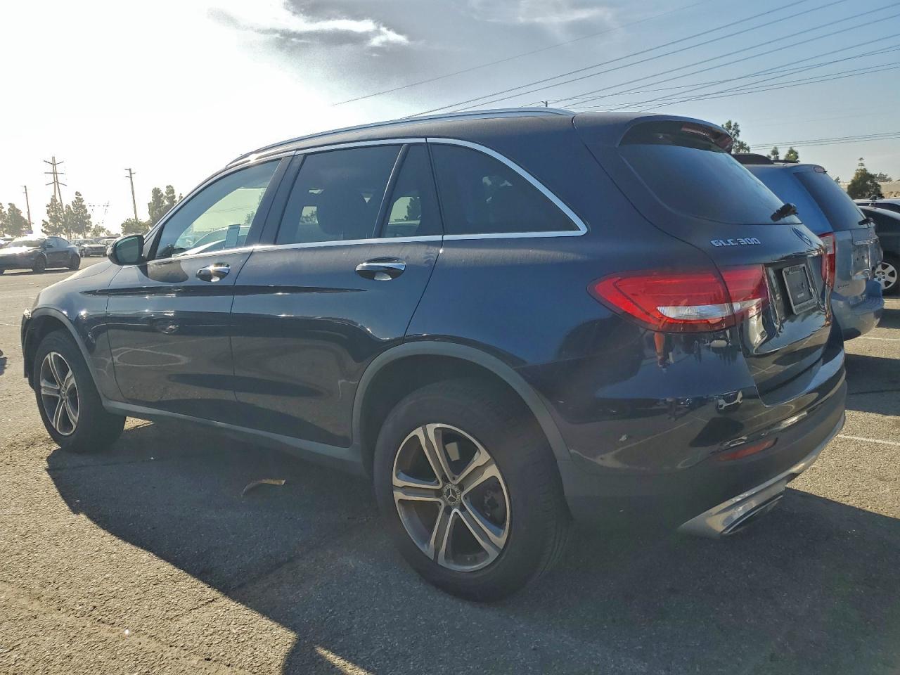 2018 MERCEDES-BENZ GLC 300 photo 2