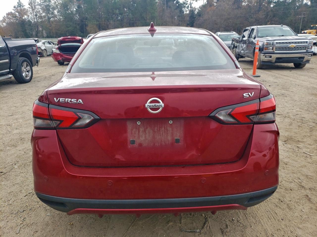 2021 NISSAN VERSA SV photo 6