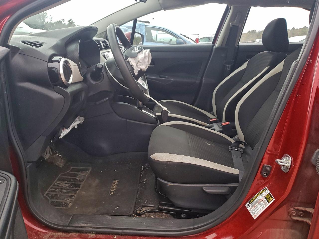 2021 NISSAN VERSA SV photo 7