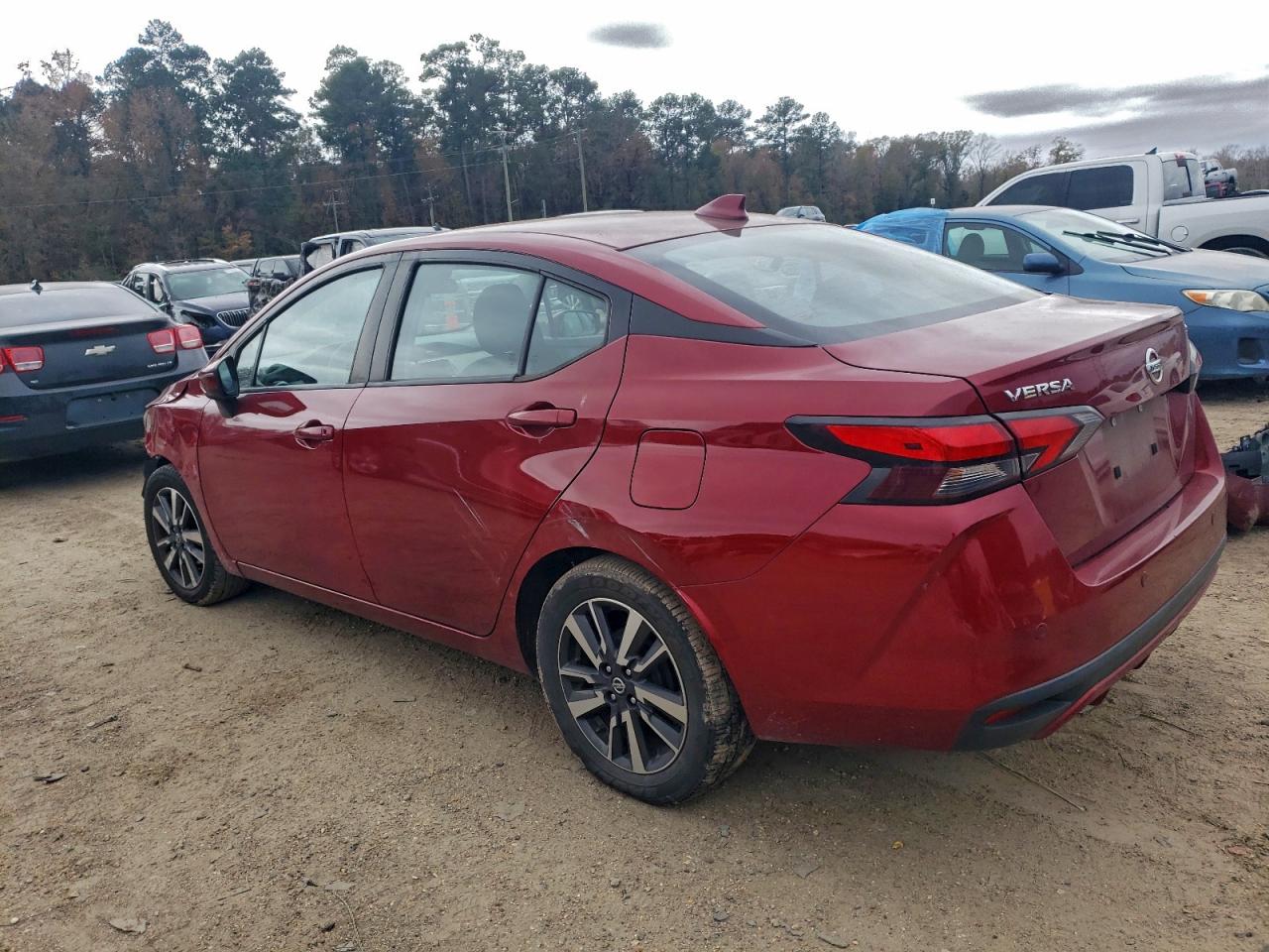 2021 NISSAN VERSA SV photo 2