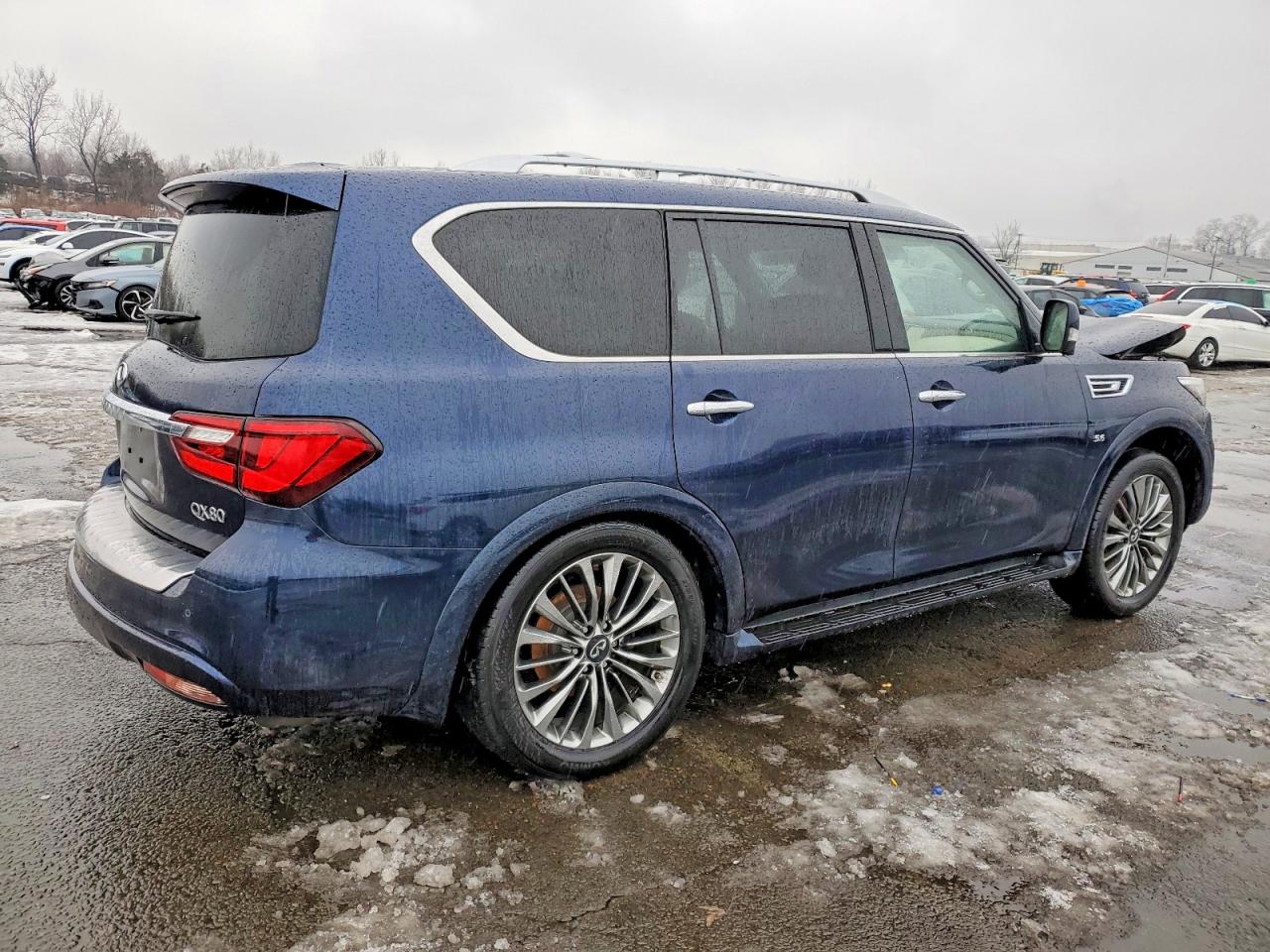 2018 INFINITI QX80 BASE photo 3