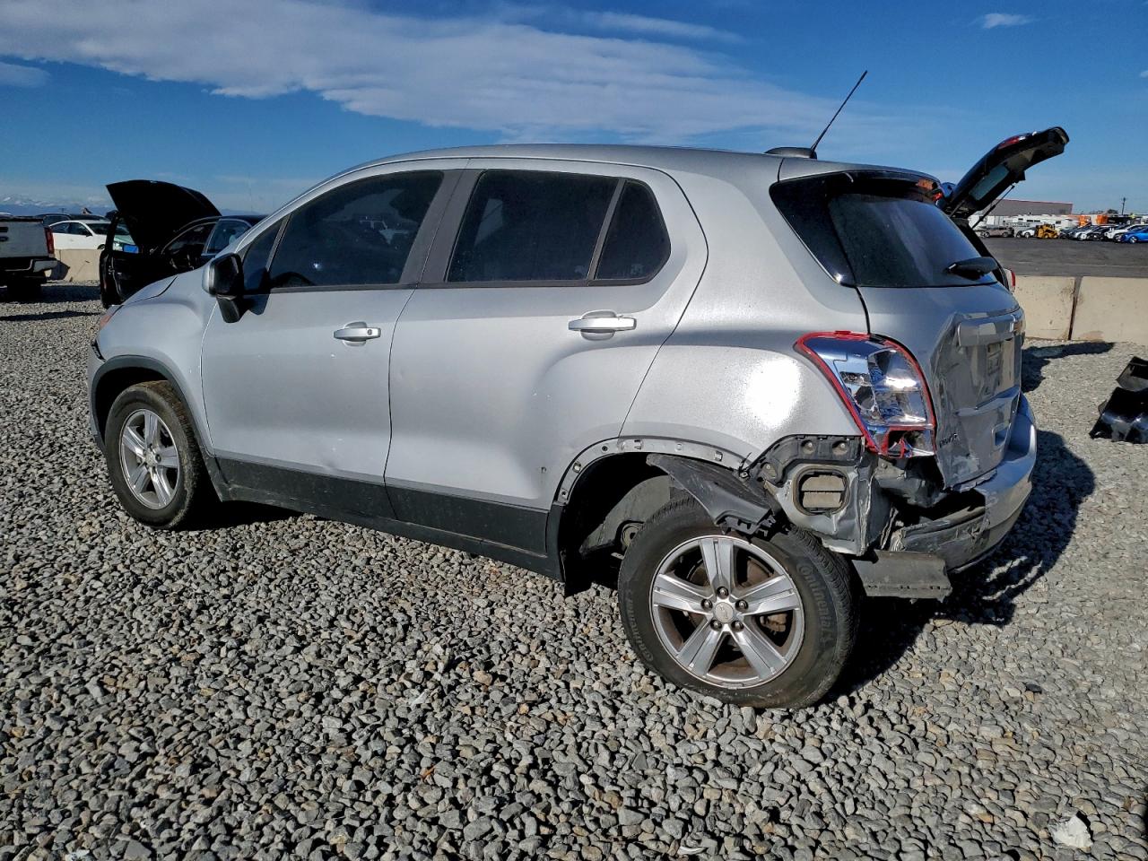 2018 CHEVROLET TRAX LS photo 2