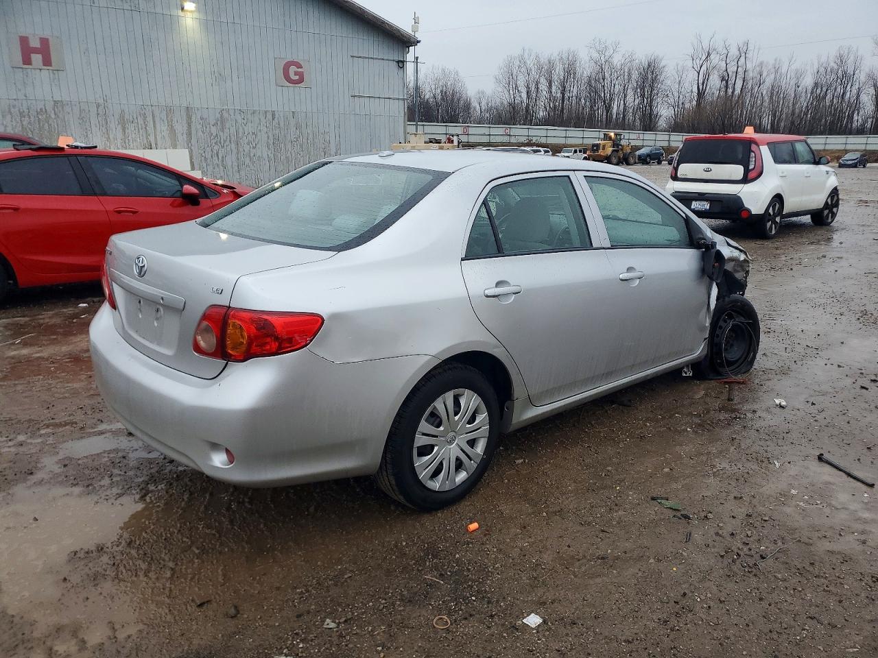 2010 TOYOTA COROLLA BASE photo 3
