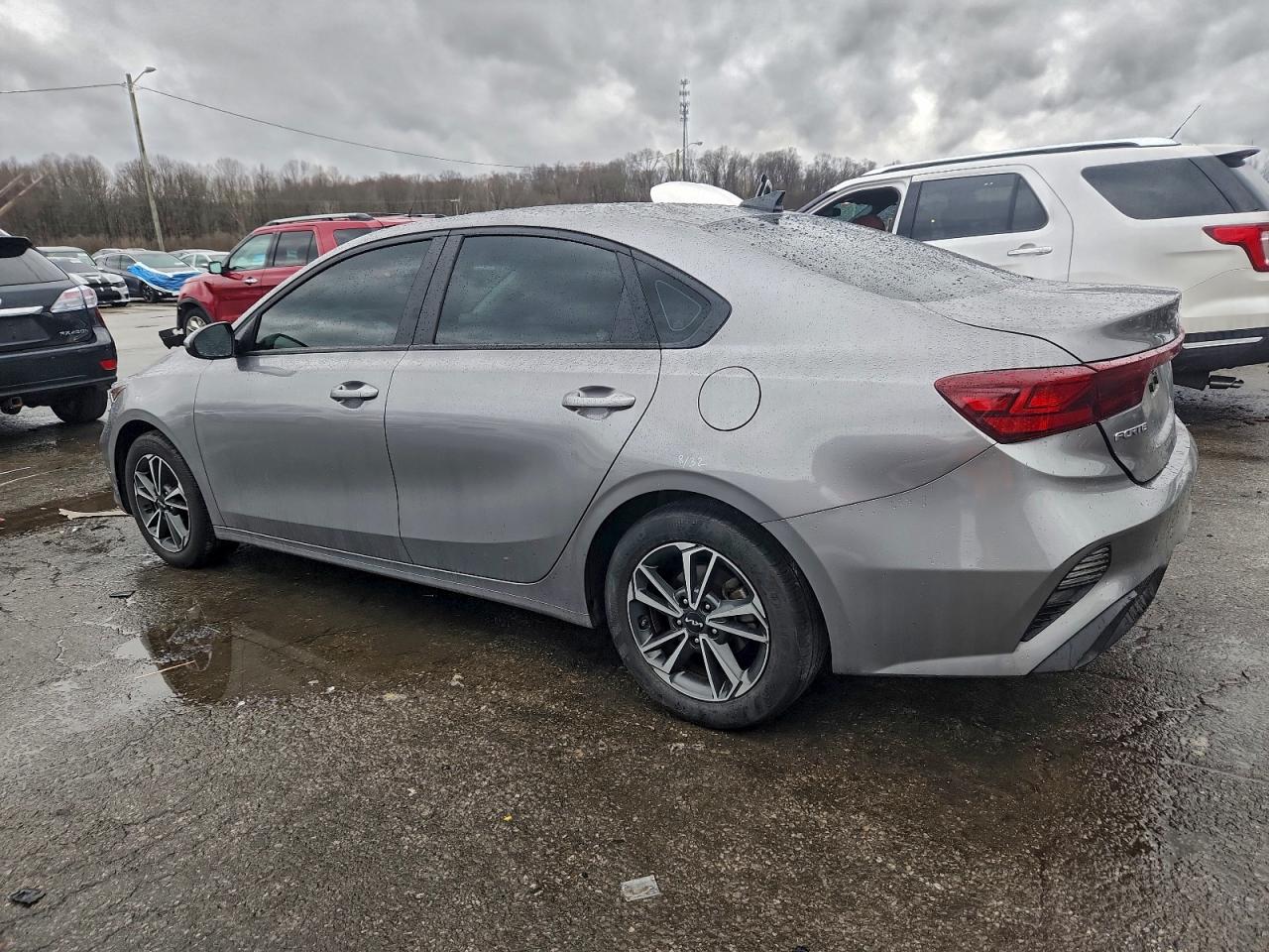 2023 KIA FORTE LX photo 2