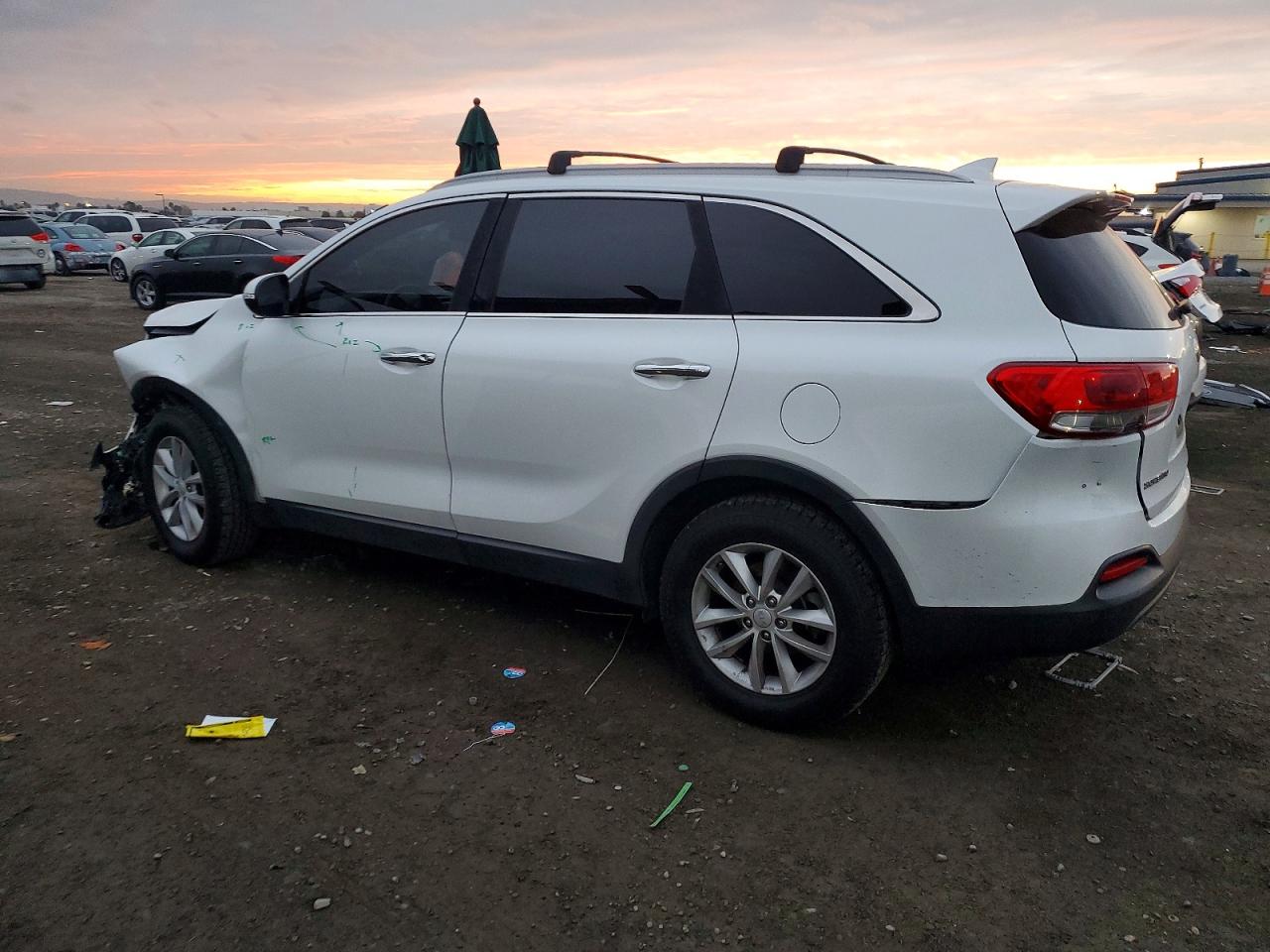 2017 KIA SORENTO LX photo 2