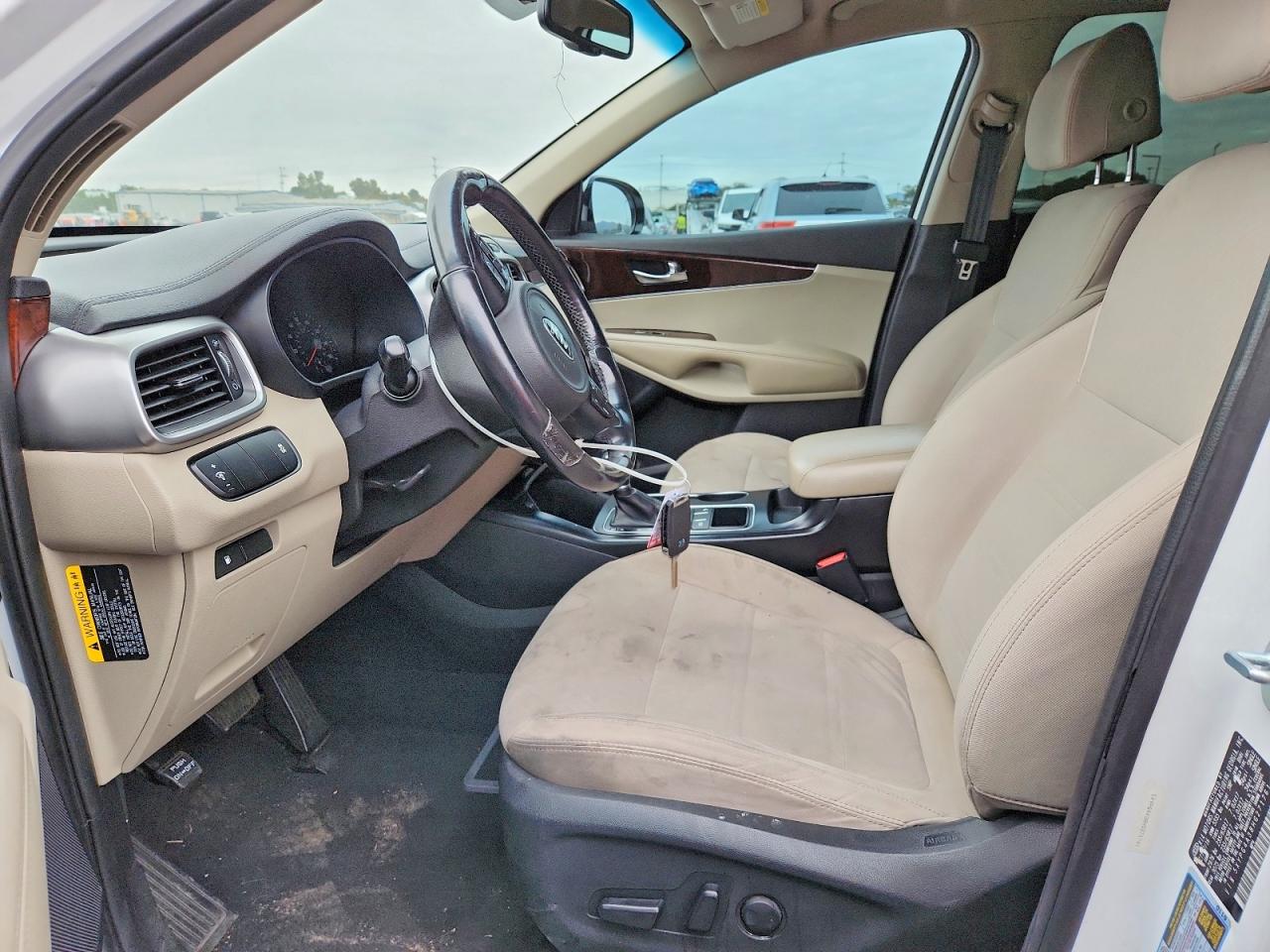 2017 KIA SORENTO LX photo 7