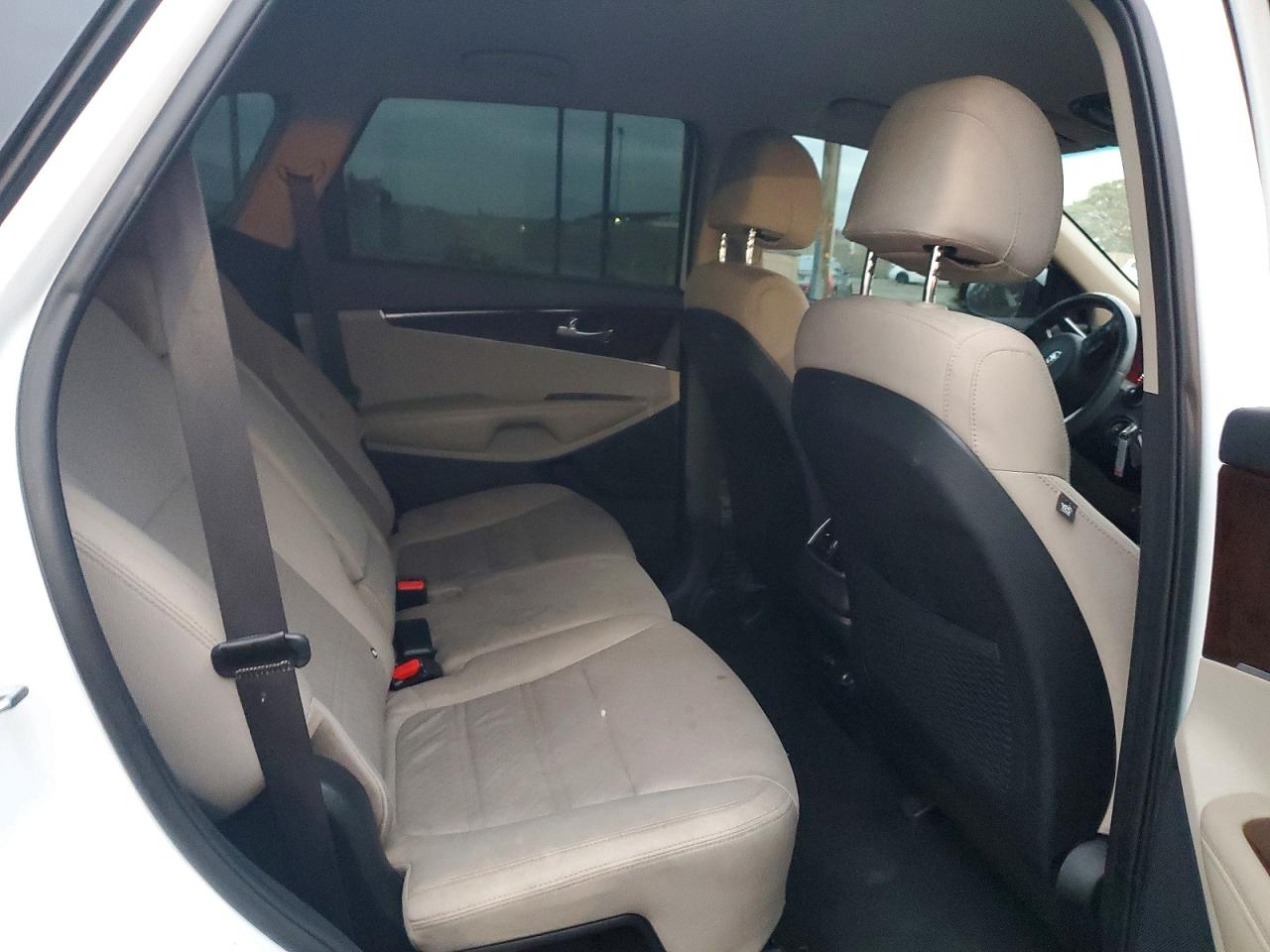 2017 KIA SORENTO LX photo 10