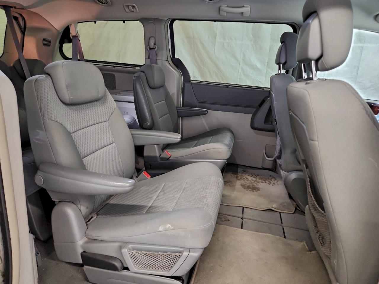 2010 CHRYSLER TOWN & COUNTRY TOURING photo 11