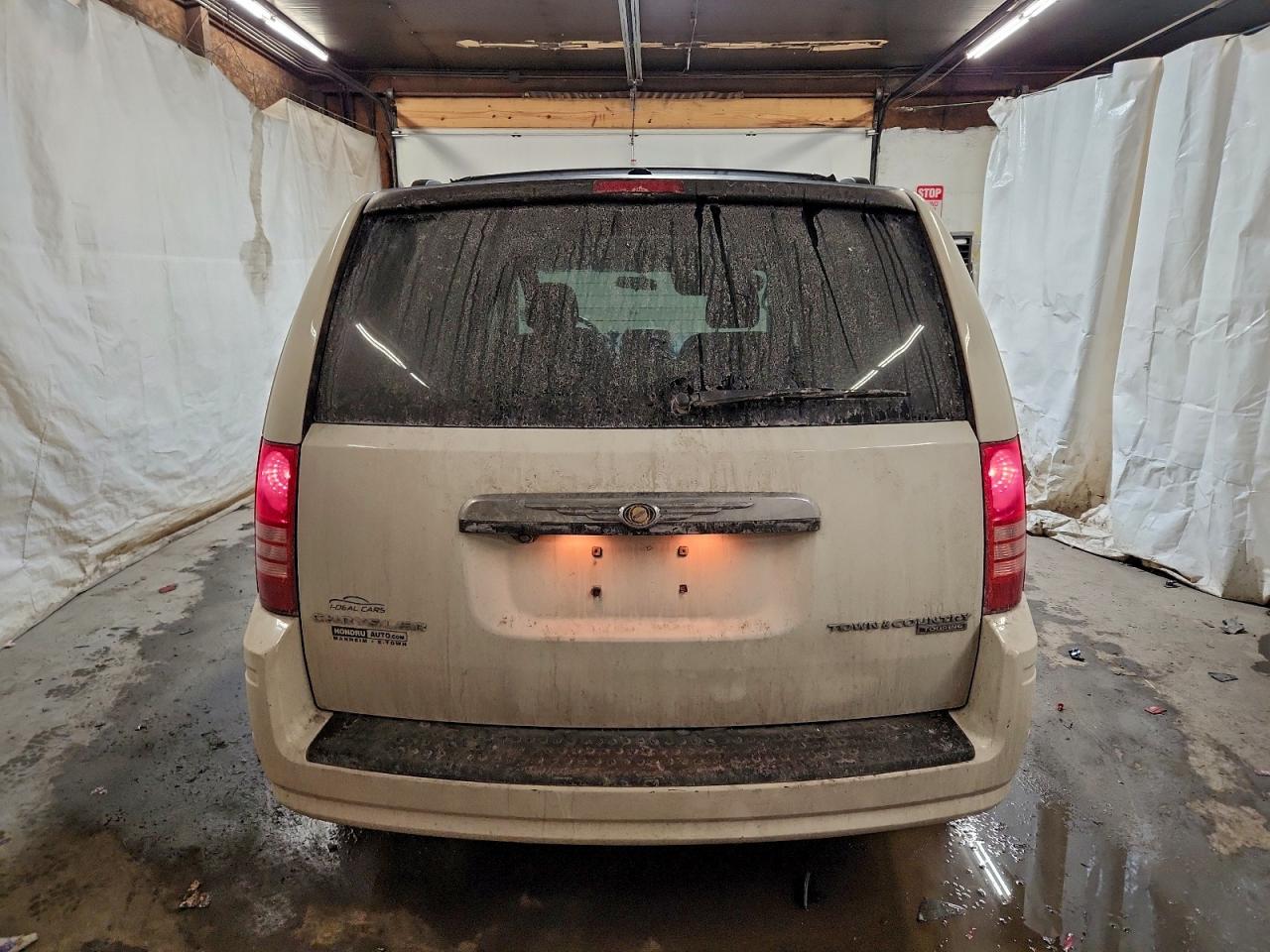 2010 CHRYSLER TOWN & COUNTRY TOURING photo 6
