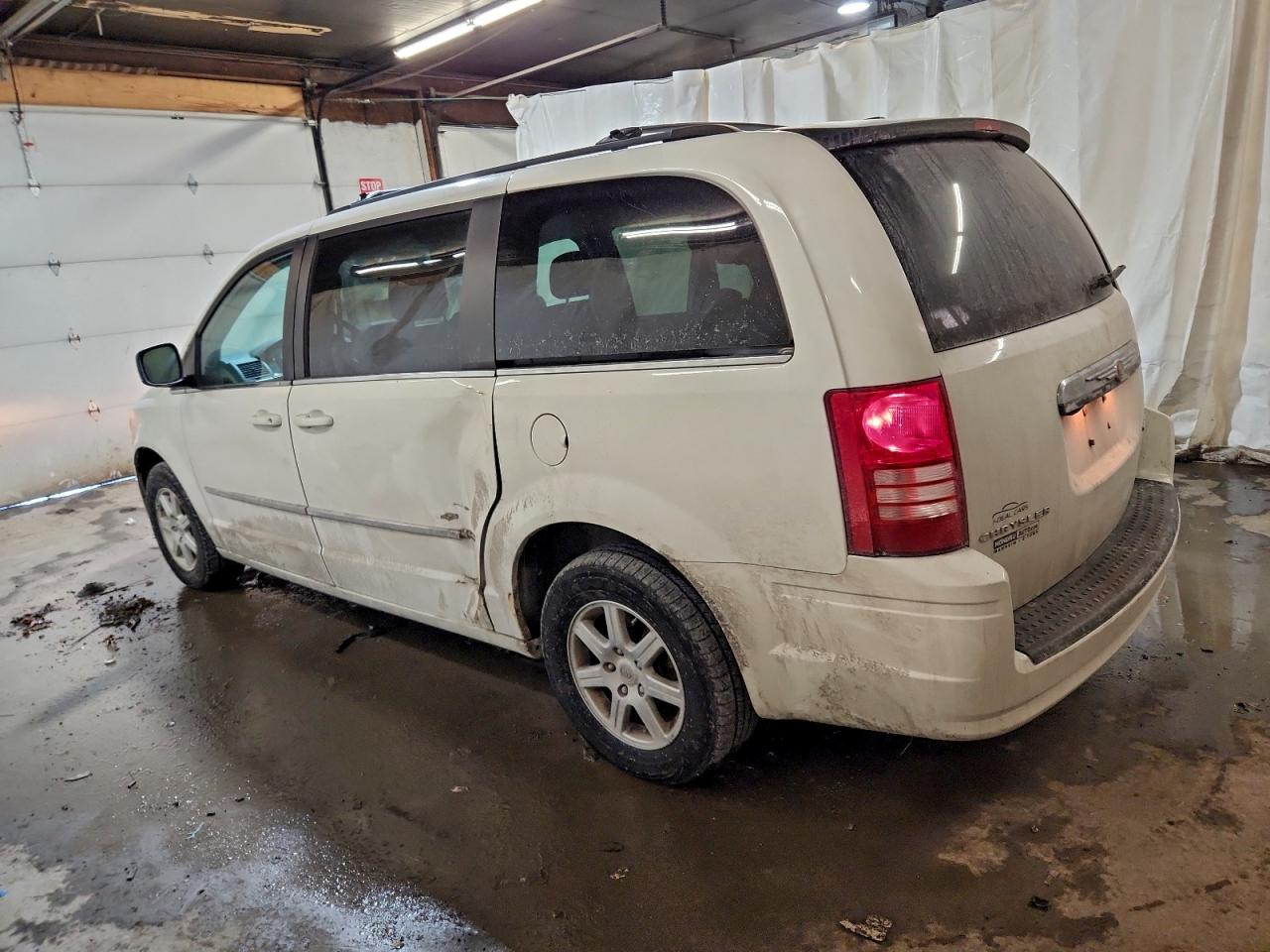2010 CHRYSLER TOWN & COUNTRY TOURING photo 2