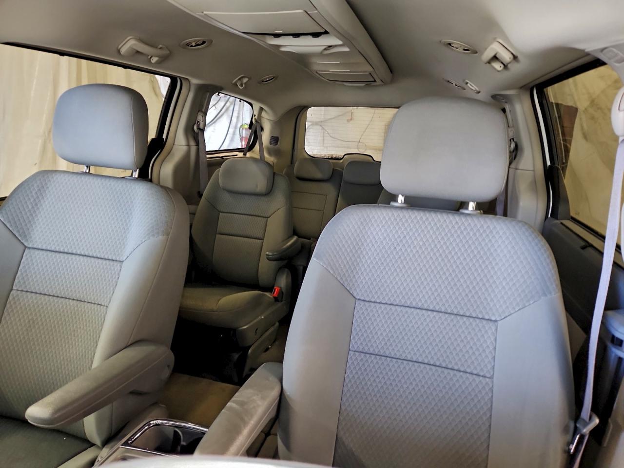2010 CHRYSLER TOWN & COUNTRY TOURING photo 10