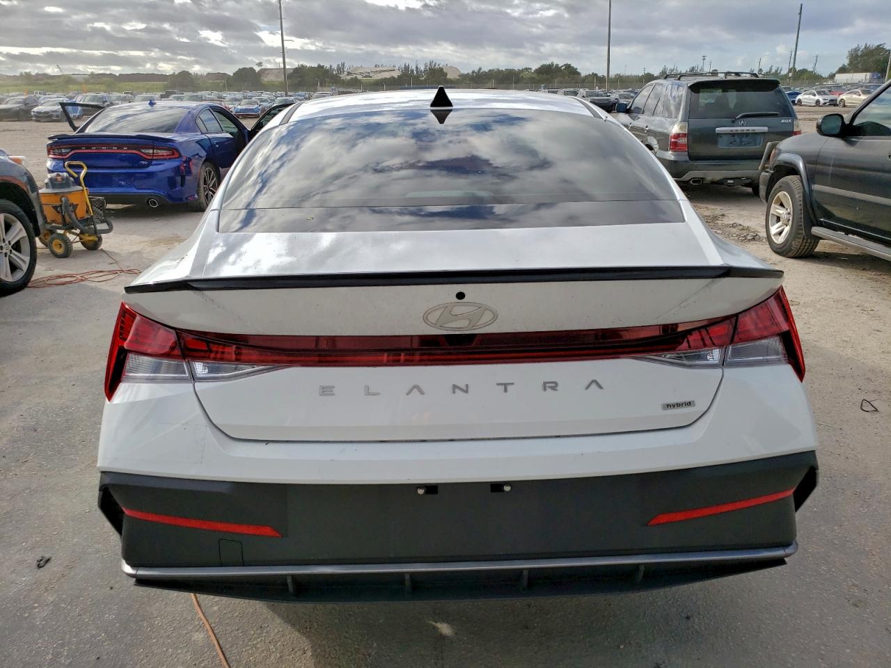 2025 HYUNDAI ELANTRA BLUE photo 6
