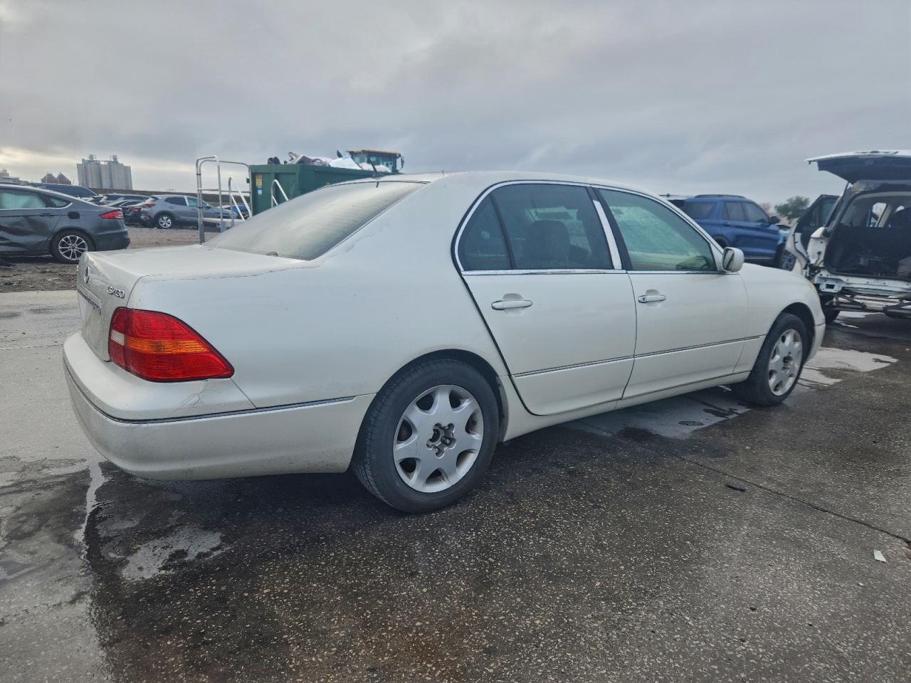 2002 LEXUS LS 430 photo 3