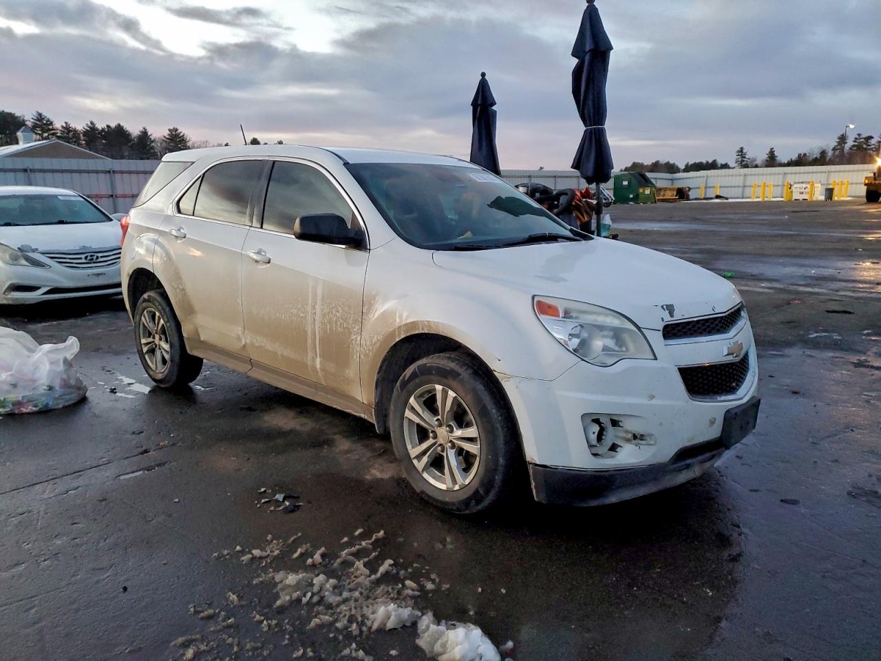 2015 CHEVROLET EQUINOX LS photo 4