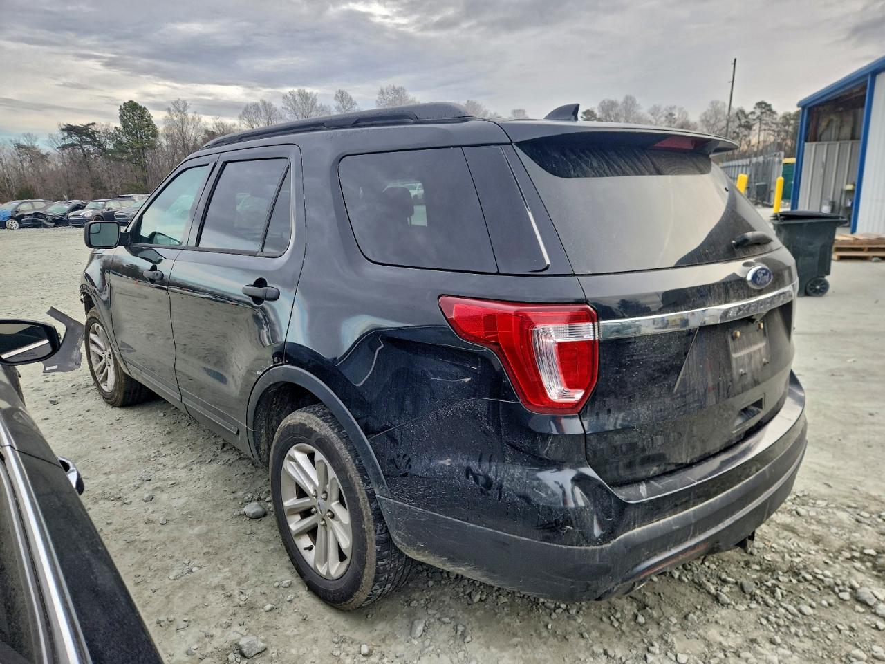 2017 FORD EXPLORER photo 2