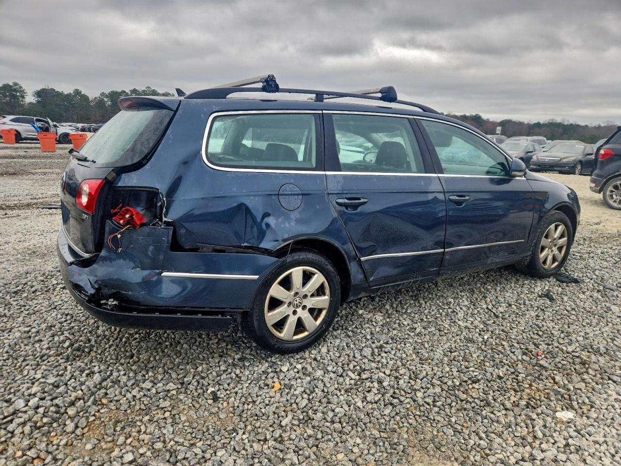 2008 VOLKSWAGEN PASSAT WAGON LUX photo 3