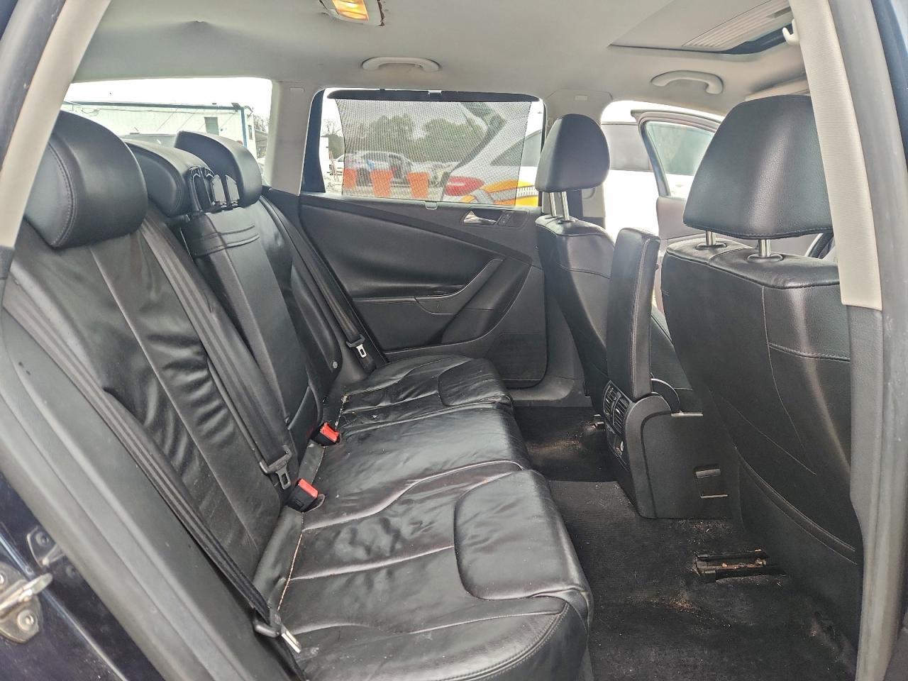 2008 VOLKSWAGEN PASSAT WAGON LUX photo 10