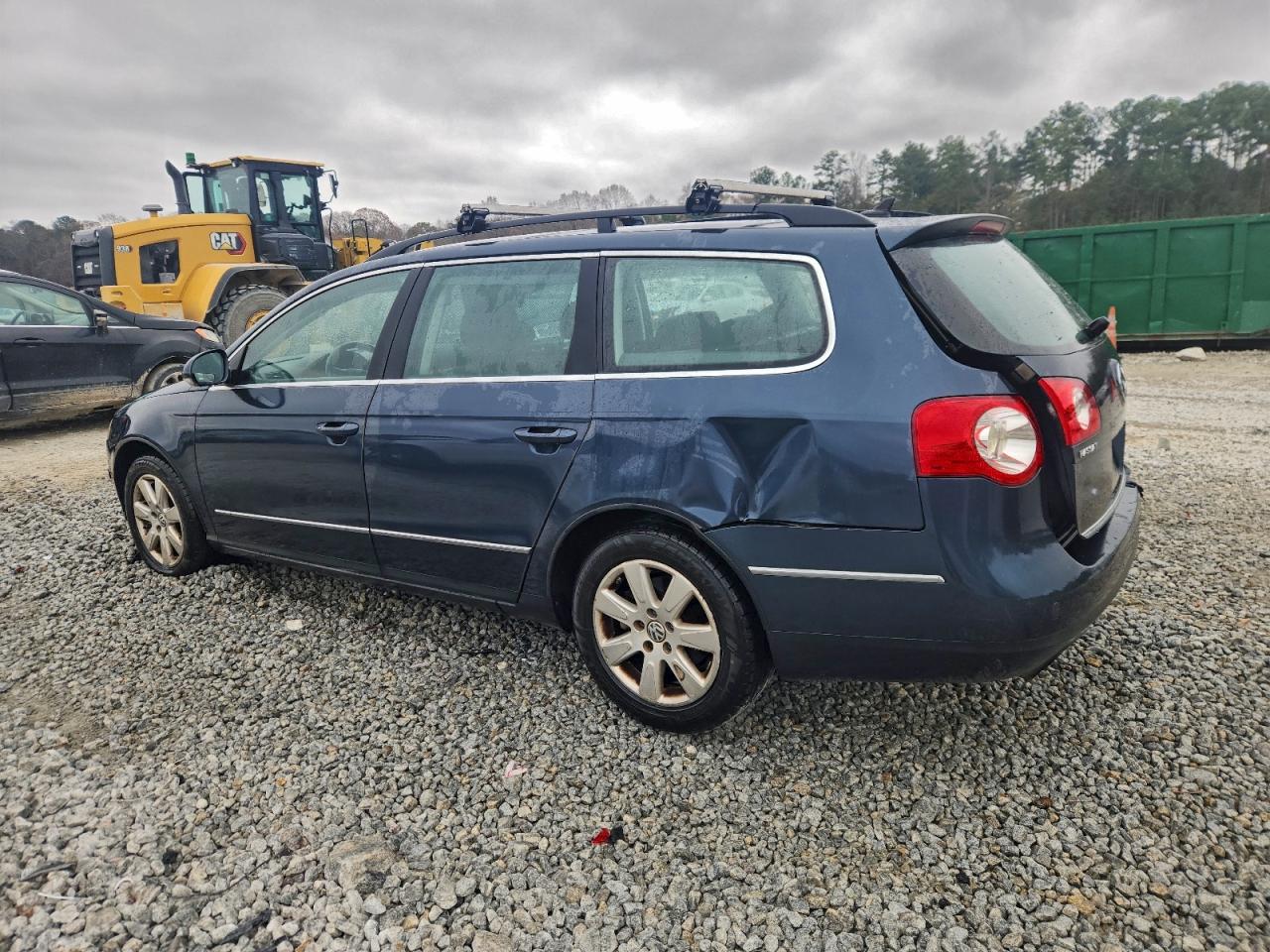 2008 VOLKSWAGEN PASSAT WAGON LUX photo 2