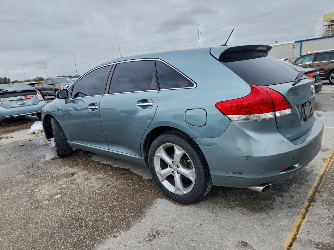 2009 TOYOTA VENZA photo 2