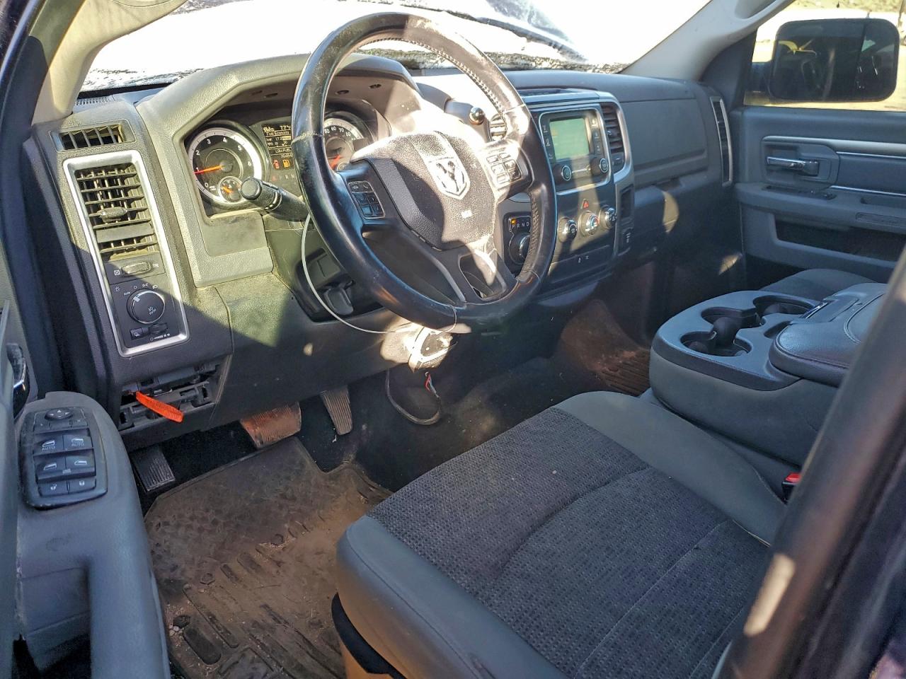 2014 RAM 1500 SLT photo 8