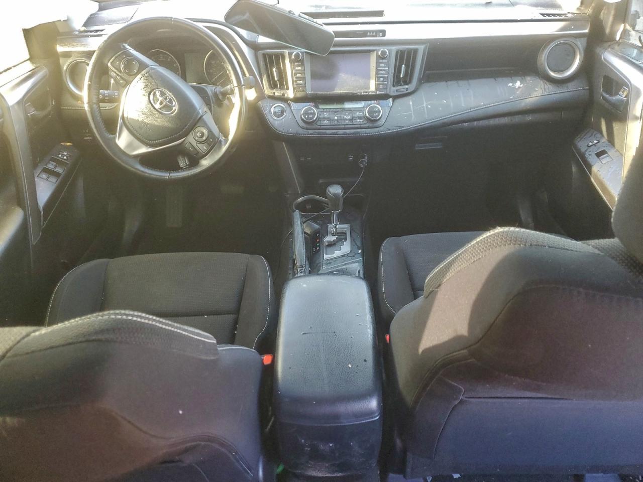 2017 TOYOTA RAV4 XLE photo 8