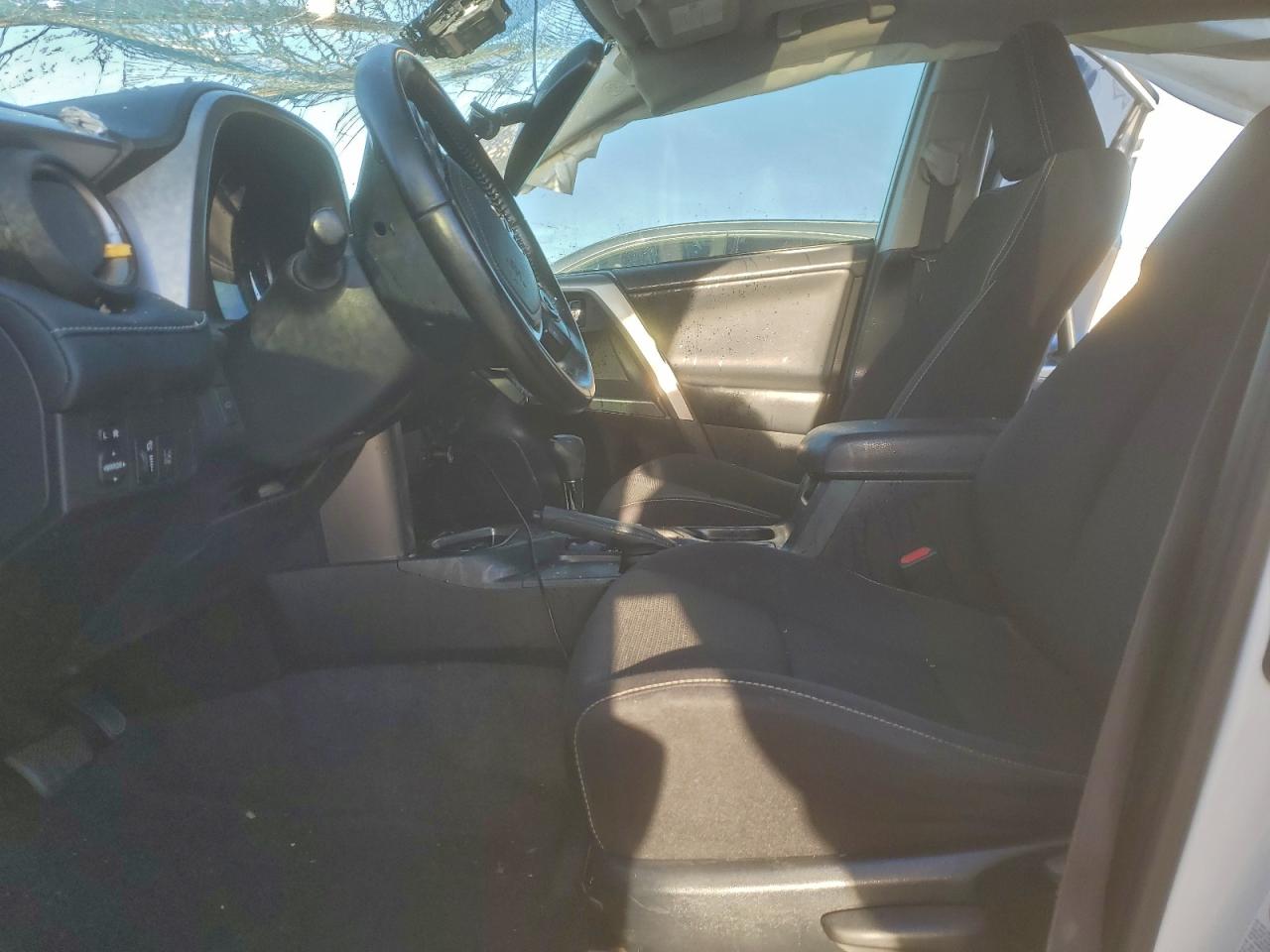 2017 TOYOTA RAV4 XLE photo 7